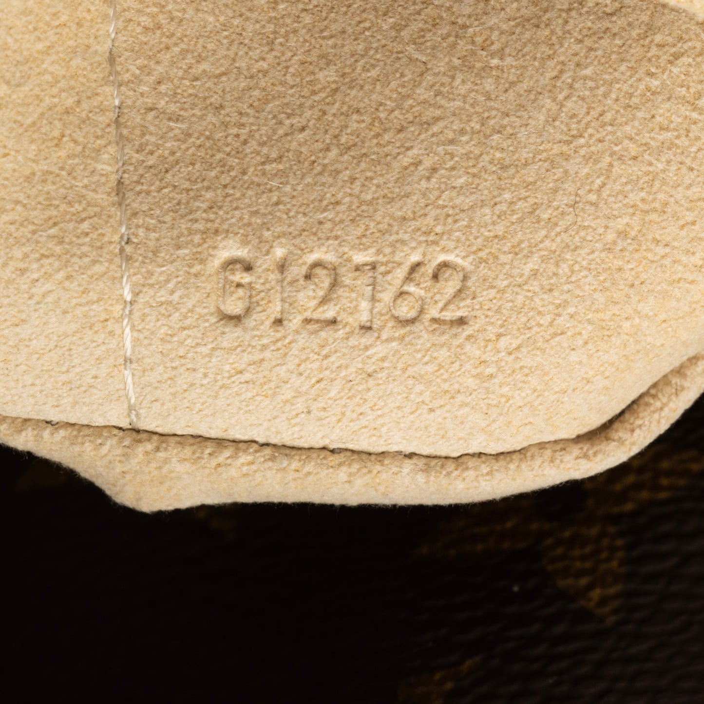Louis Vuitton Monogram Canvas Artsy MM Shoulder Bag (SHF-23556)
