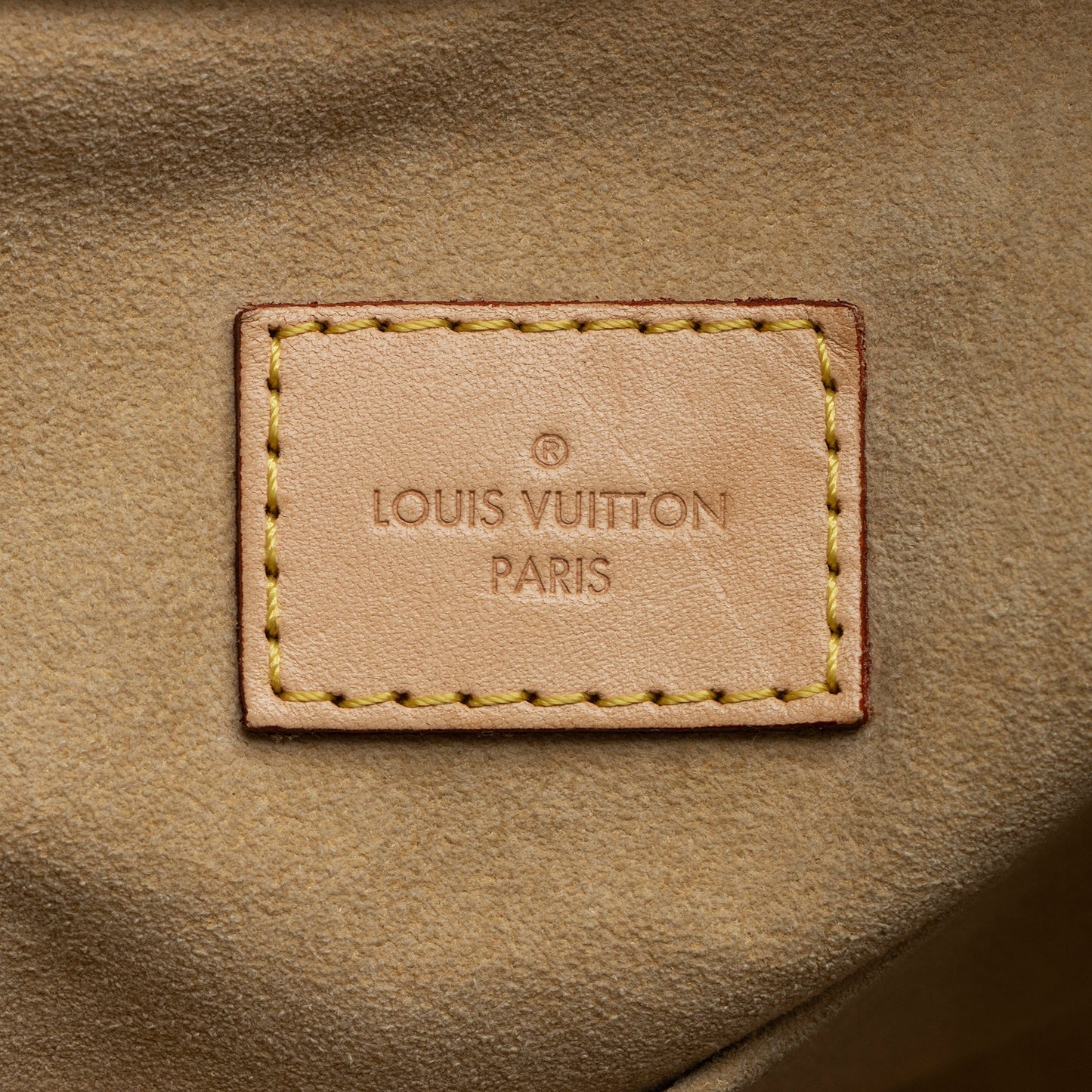 Louis Vuitton Monogram Canvas Artsy MM Shoulder Bag (SHF-23698)