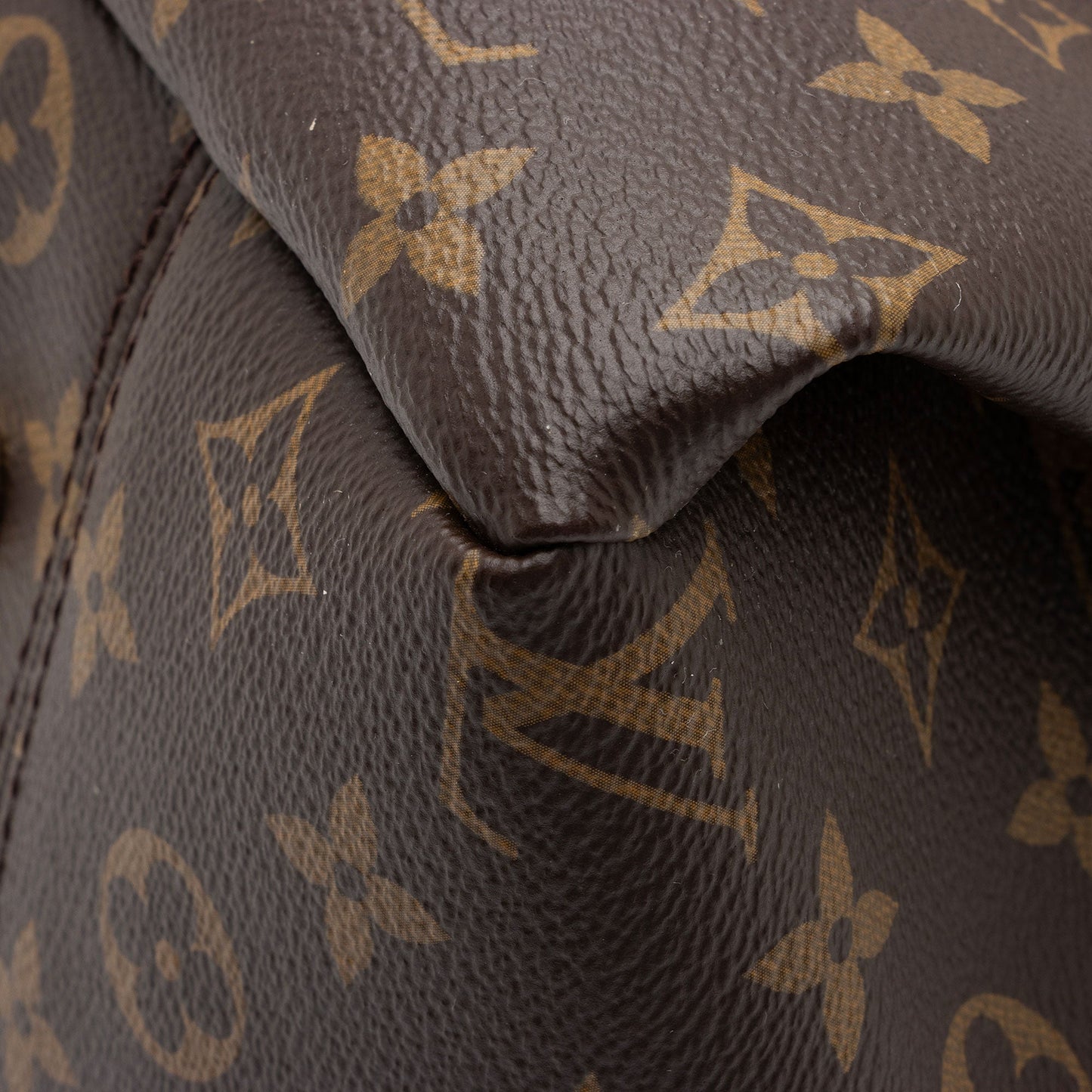 Louis Vuitton Monogram Canvas Artsy MM Shoulder Bag (SHF-pQrBmv)