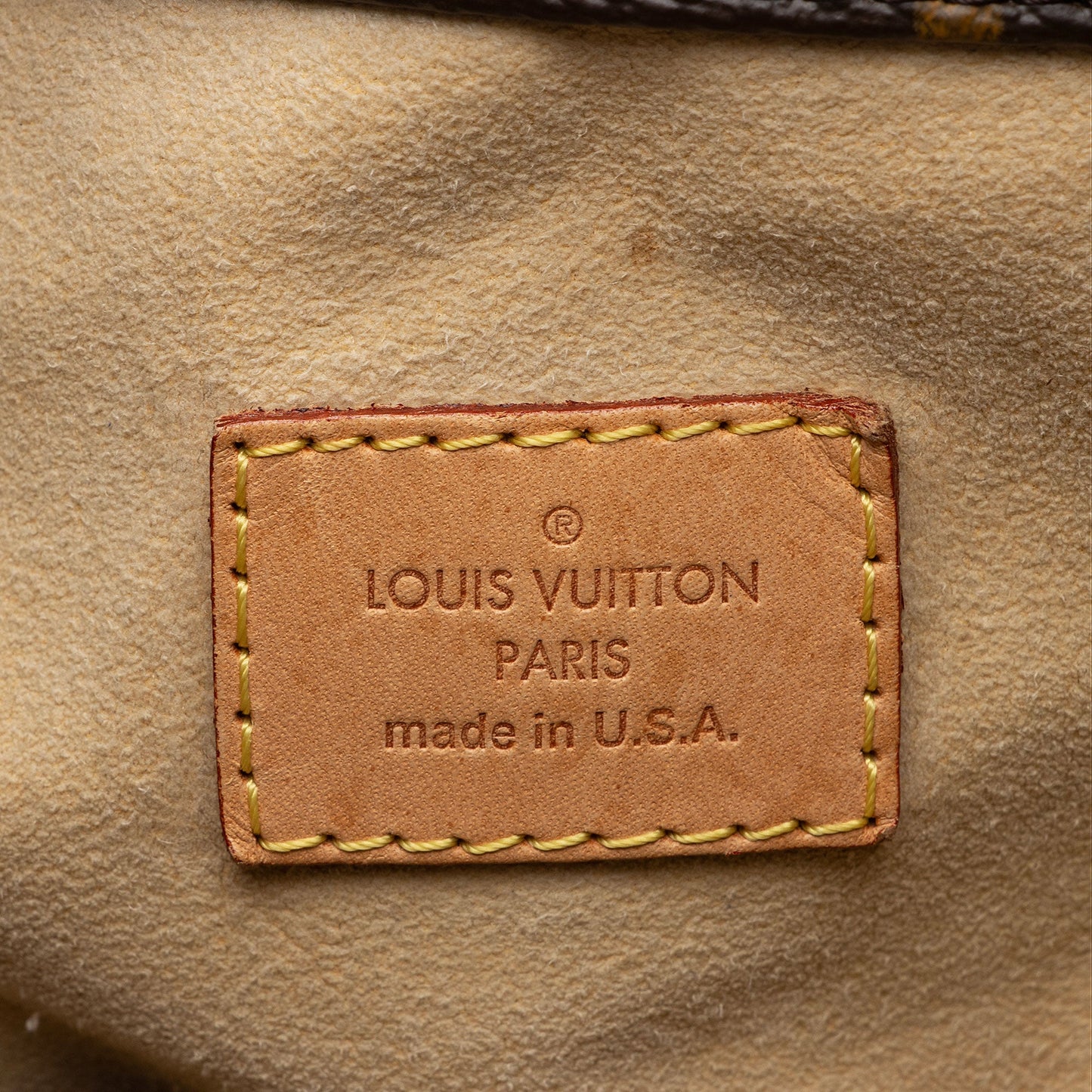 Louis Vuitton Monogram Canvas Artsy MM Shoulder Bag (SHF-Lla6Jn)