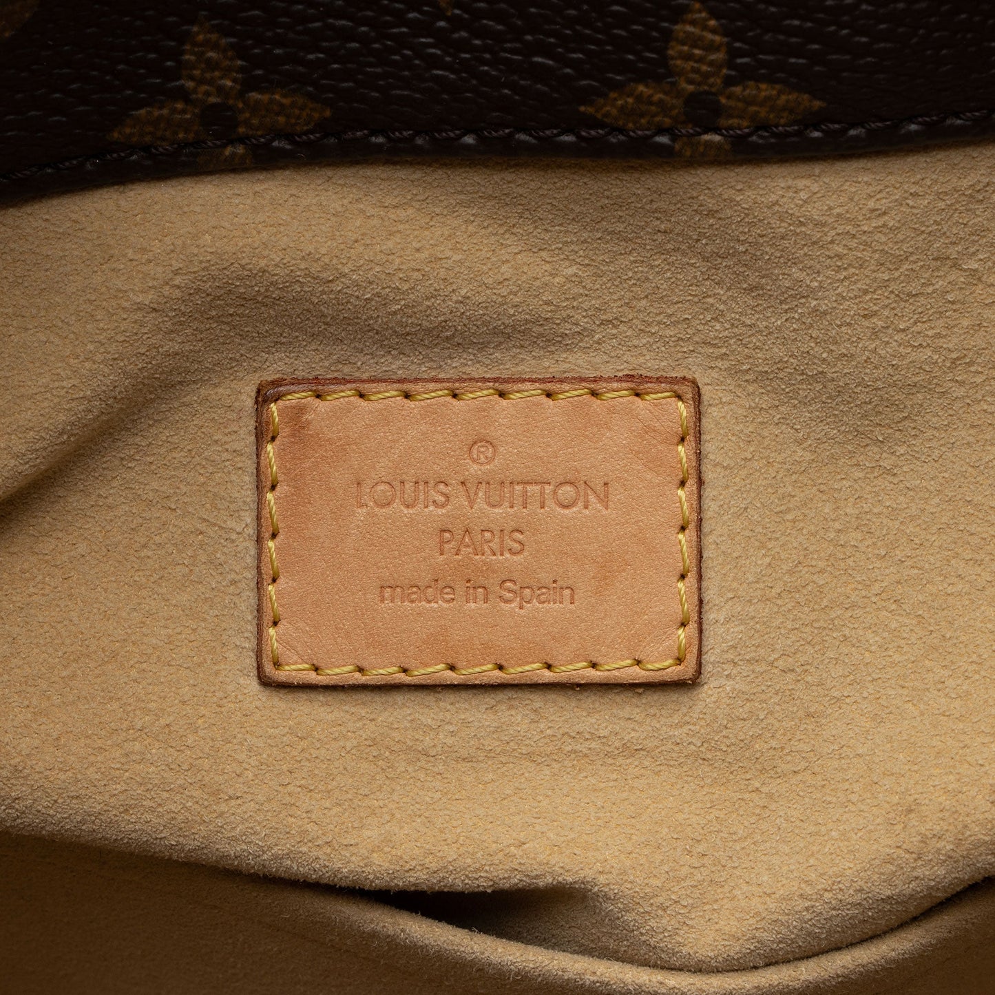 Louis Vuitton Monogram Canvas Artsy MM Shoulder Bag (SHF-ljRbnx)
