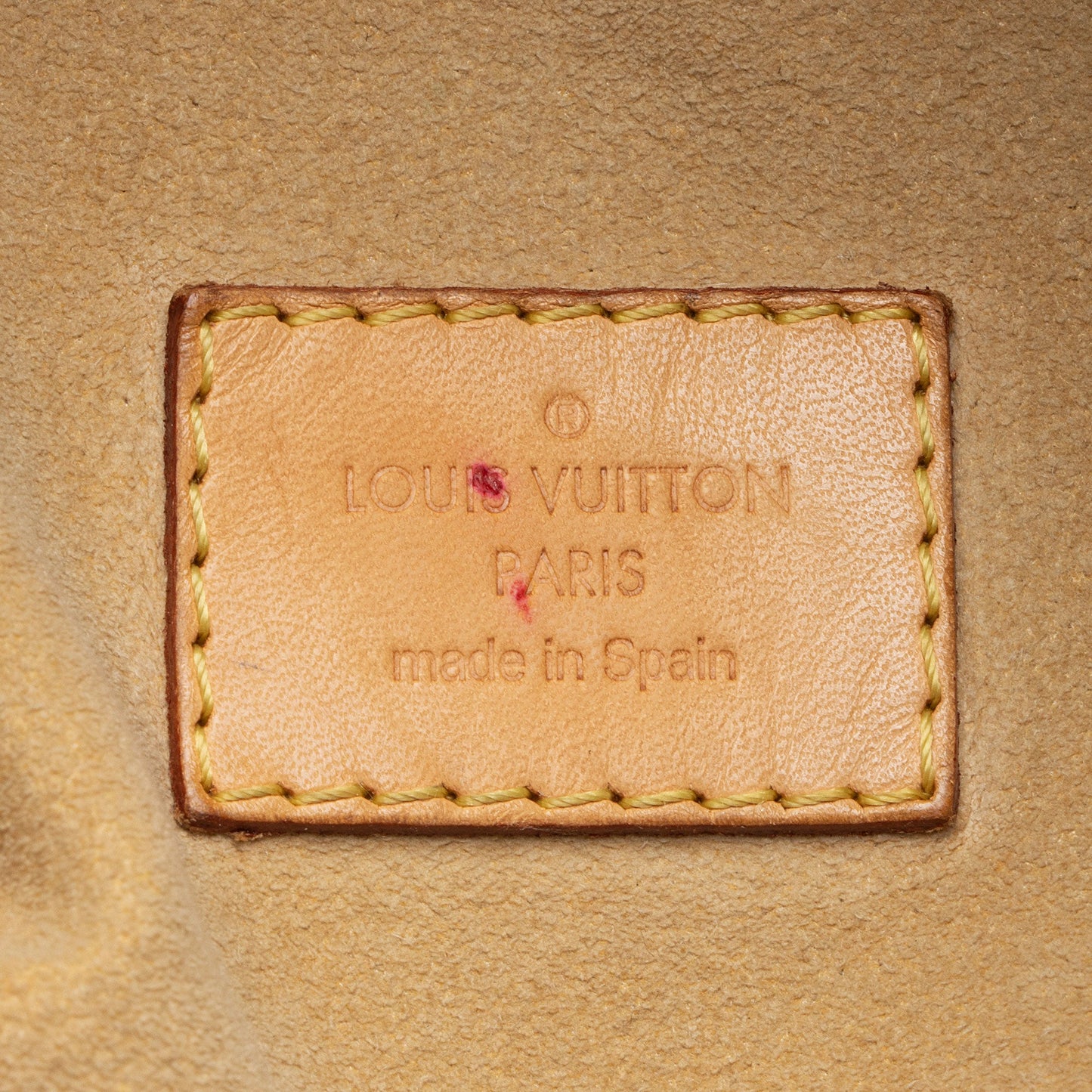 Louis Vuitton Monogram Canvas Artsy MM Shoulder Bag (SHF-kIO7AO)