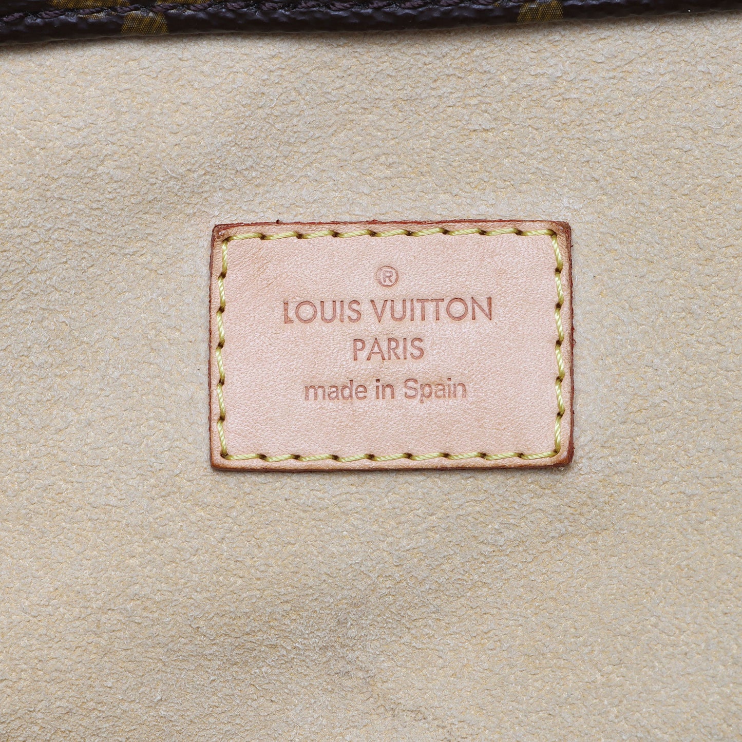 Louis Vuitton Monogram Canvas Artsy MM Shoulder Bag (SHF-ogoQR0)