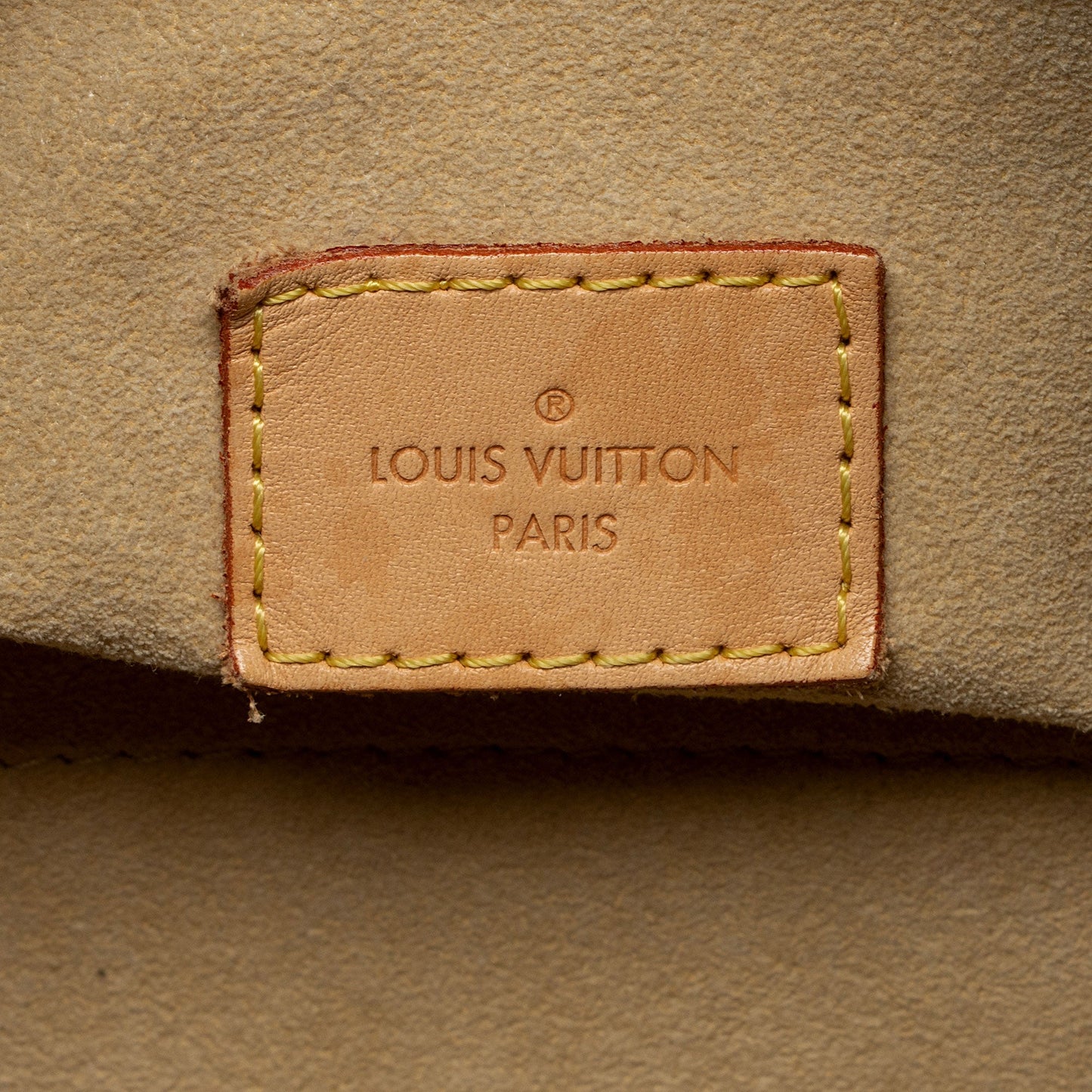 Louis Vuitton Monogram Canvas Artsy MM Shoulder Bag (SHF-xX754K)