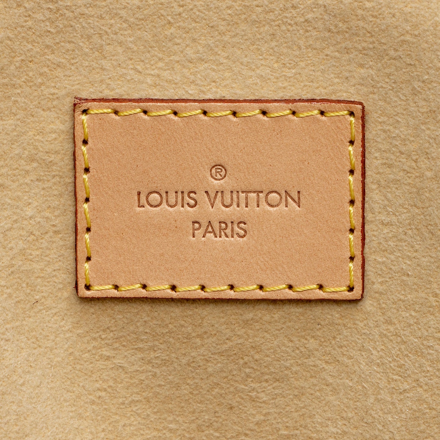Louis Vuitton Monogram Canvas Artsy MM Shoulder Bag (SHF-5pi6hr)
