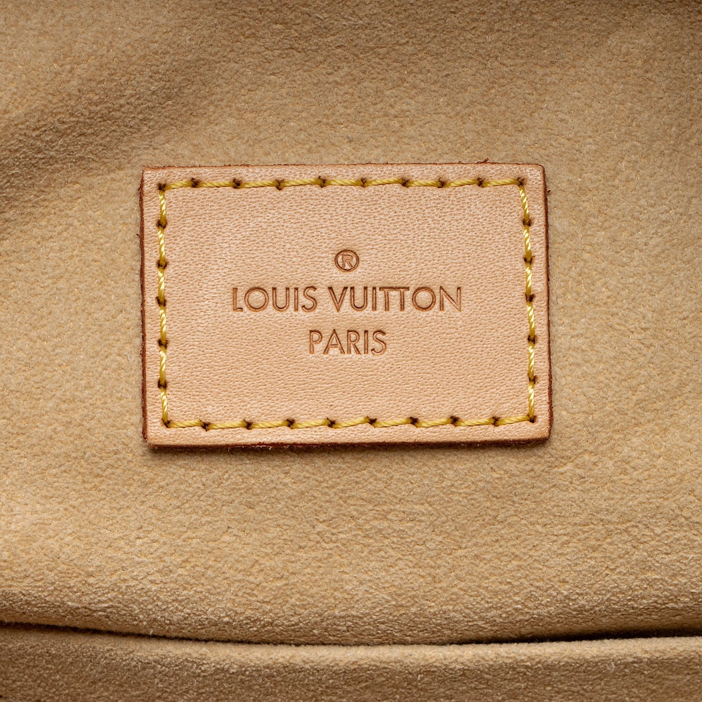 Louis Vuitton Monogram Canvas Artsy MM Shoulder Bag (SHF-iocugq)