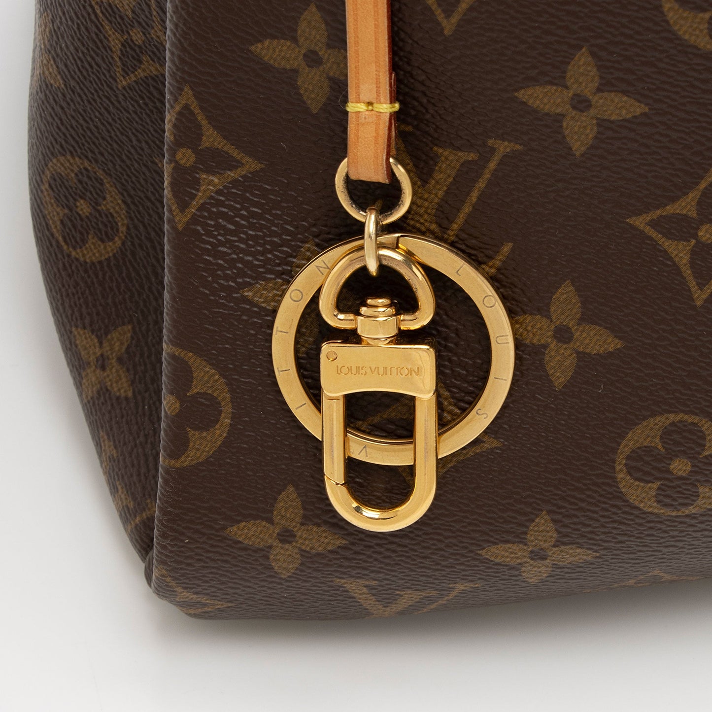 Louis Vuitton Monogram Canvas Artsy MM Shoulder Bag (SHF-FfYl36)