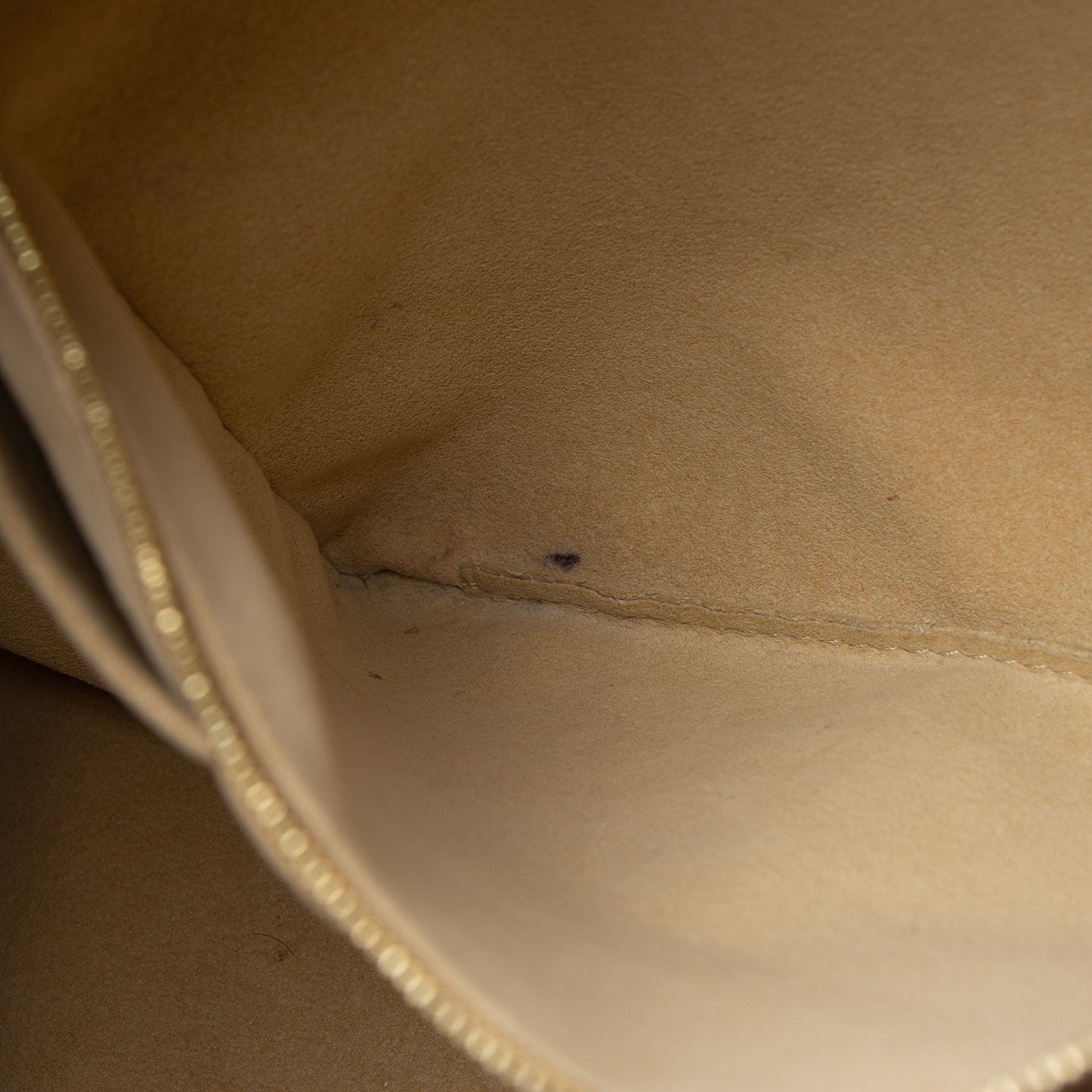 Louis Vuitton Monogram Canvas Artsy MM Shoulder Bag (SHF-Xnlfsn)