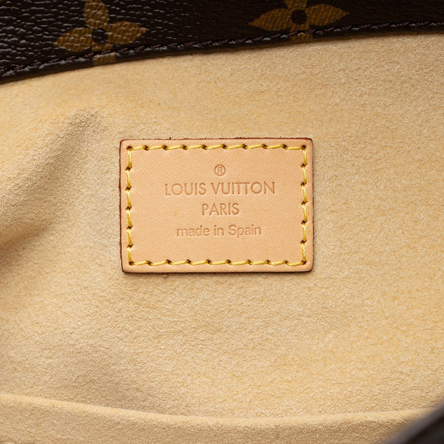 Louis Vuitton Monogram Canvas Artsy MM Shoulder Bag (SHF-VBulIB)