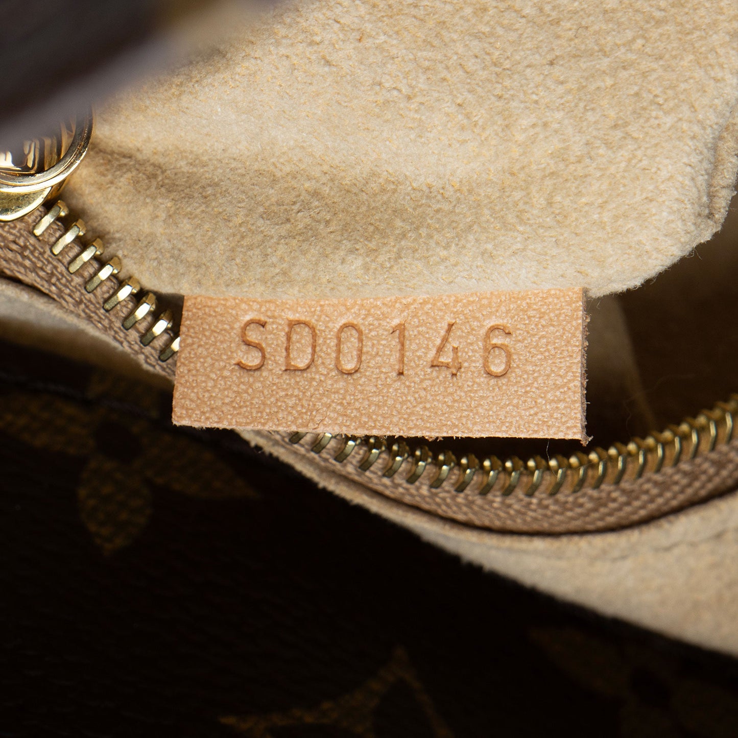 Louis Vuitton Monogram Canvas Artsy MM Shoulder Bag