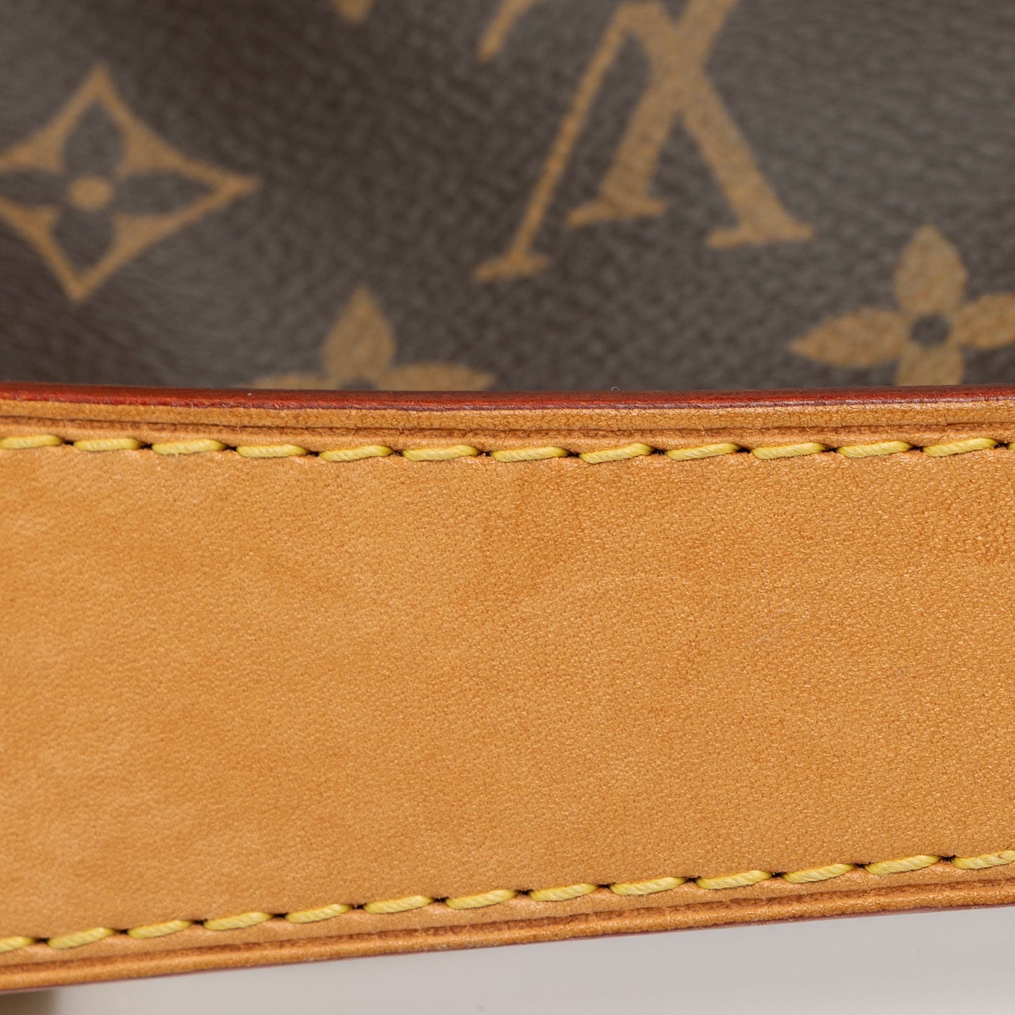 Louis Vuitton Monogram Canvas Berri MM Shoulder Bag (SHF-GOOhhJ)