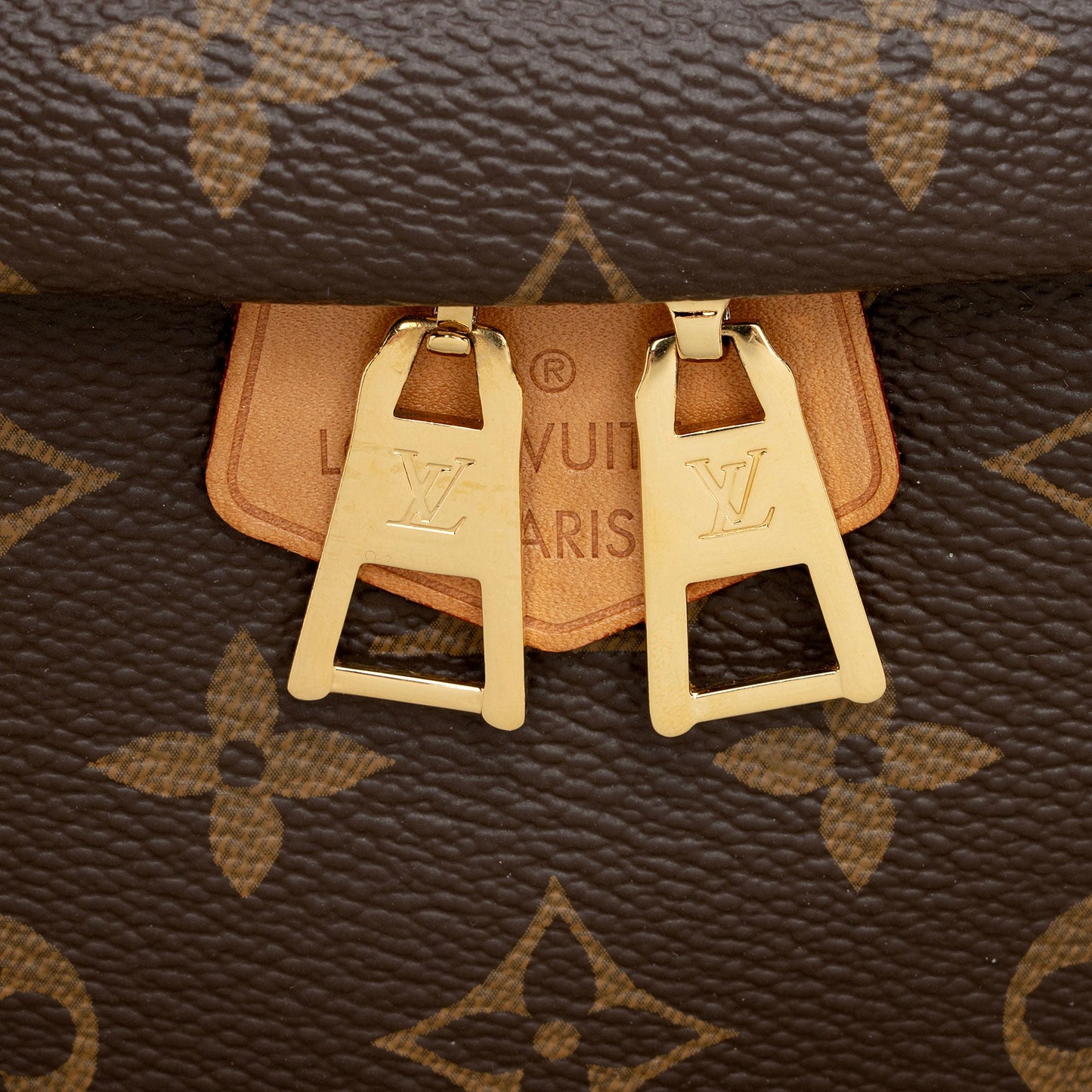 Louis Vuitton Monogram Canvas Bumbag (SHF-T9KBHb)