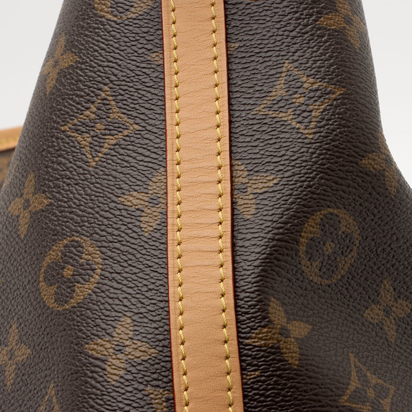 Louis Vuitton Monogram Canvas CarryAll MM Shoulder Bag (SHF-y100jU)