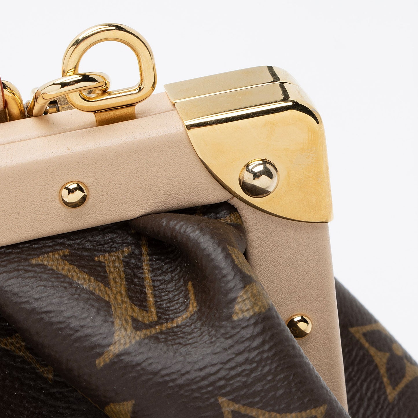 Louis Vuitton Monogram Canvas Clutch (SHF-aOWiSq)