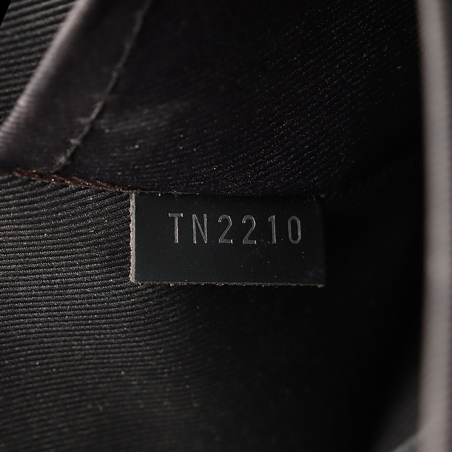 Louis Vuitton Monogram Canvas Discovery GM Pochette (SHF-H95Uqt)