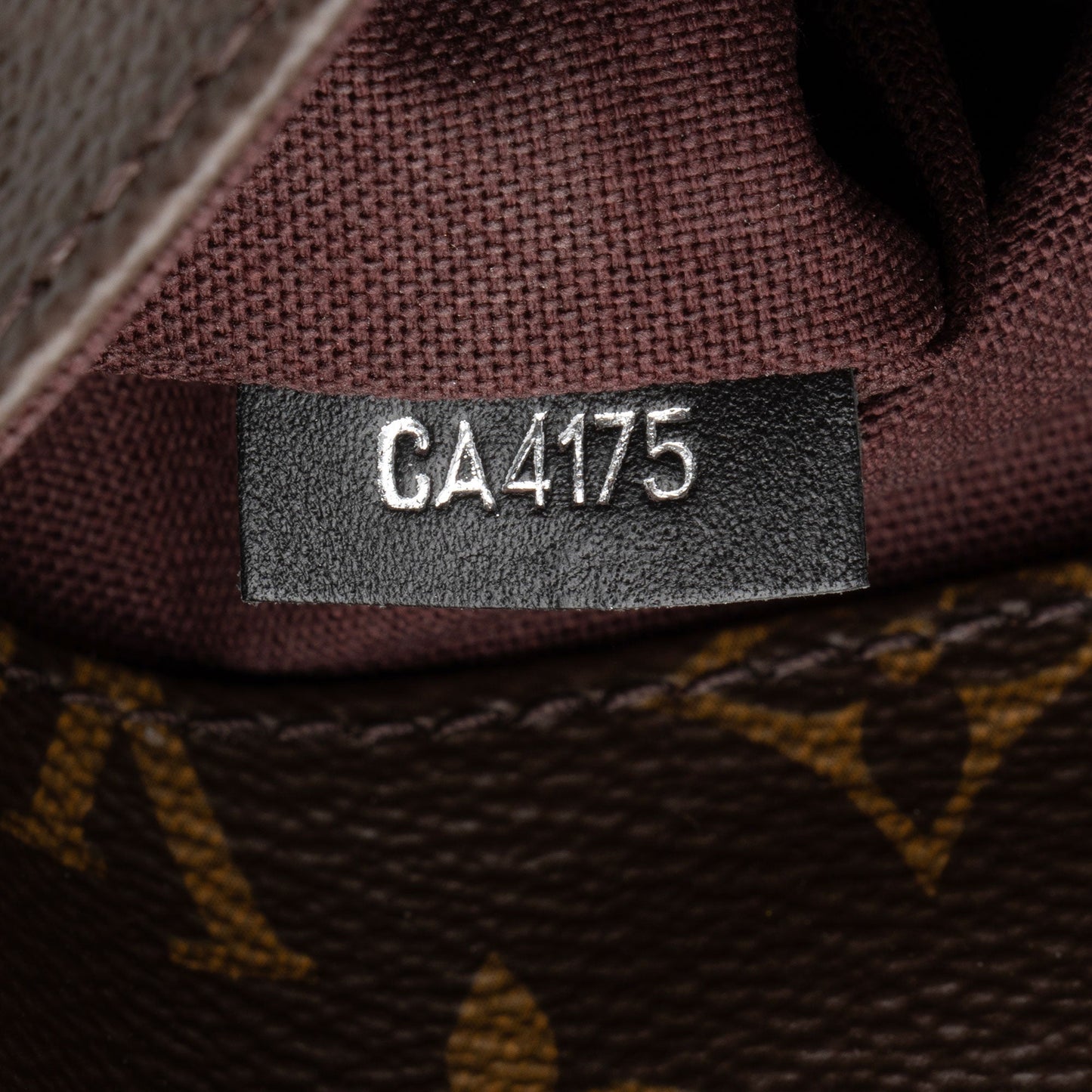 Louis Vuitton Monogram Canvas District PM Messenger Bag (SHF-m1A18g)