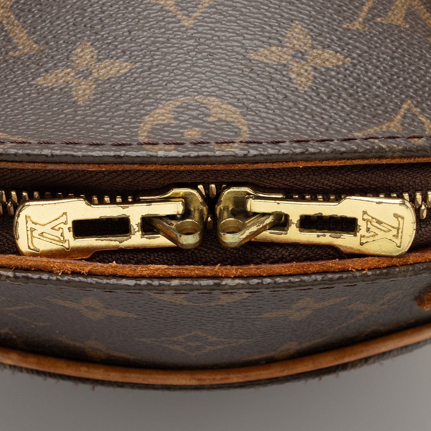 Louis Vuitton Monogram Canvas Ellipse PM Satchel -  (SHF-NcpnPW)