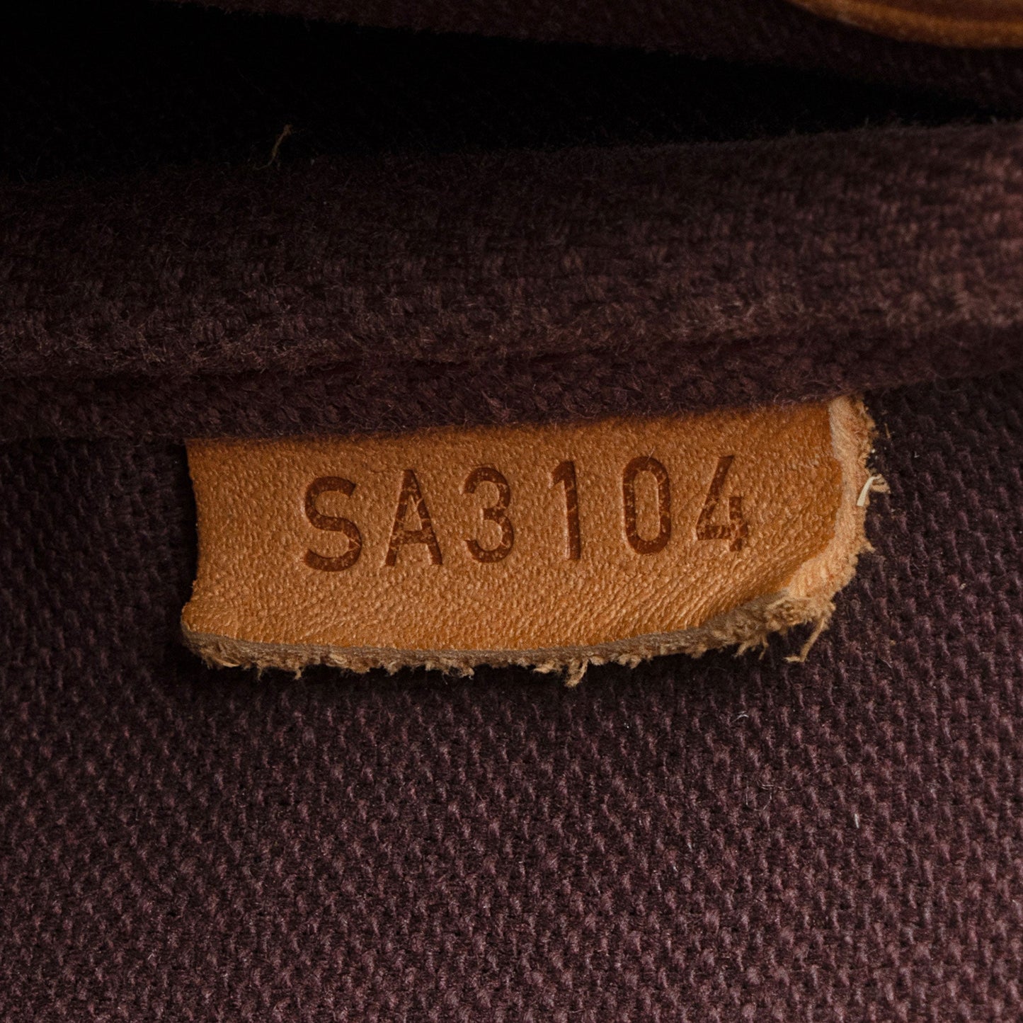 Louis Vuitton Monogram Canvas Favorite MM Shoulder Bag (SHF-yivpBZ)
