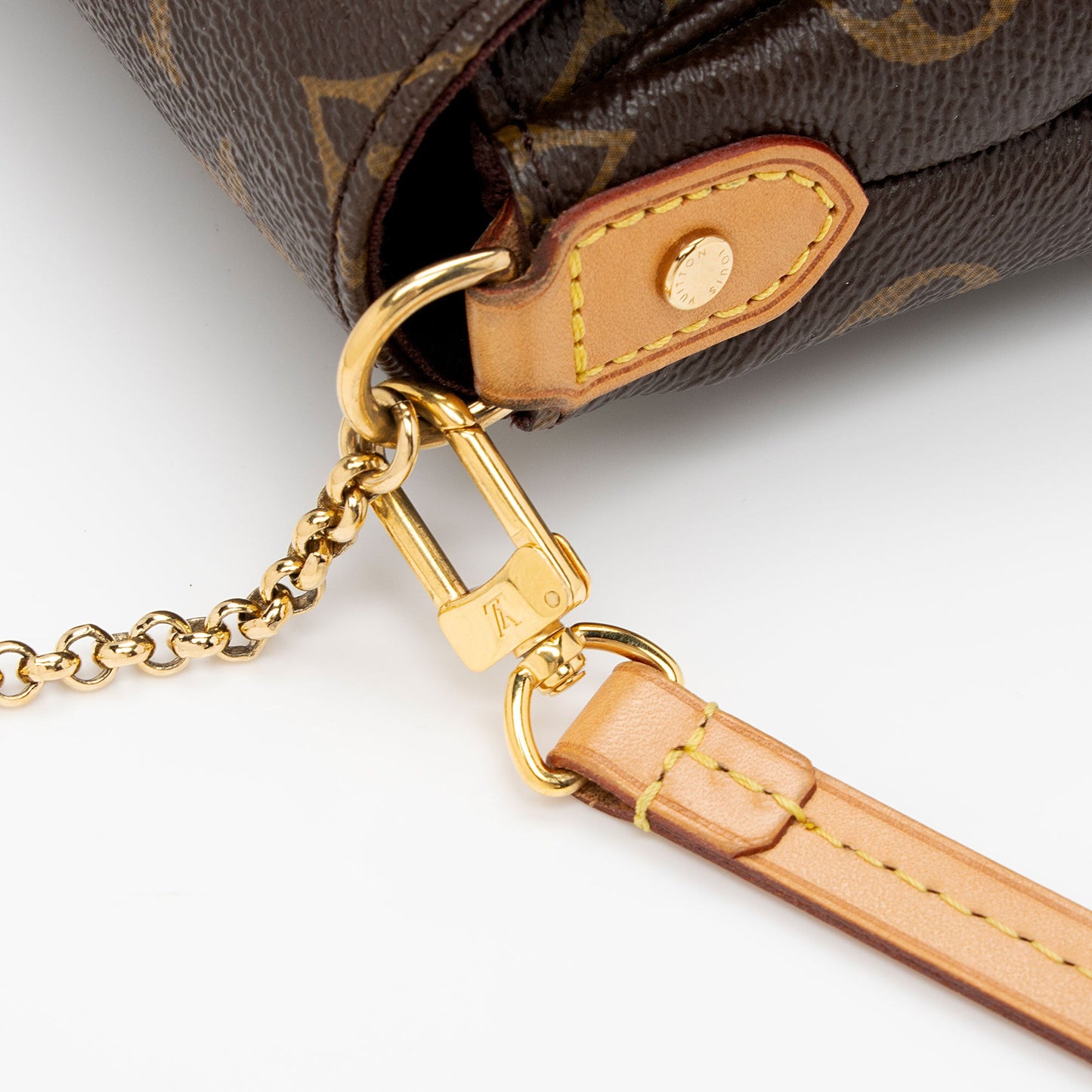 Louis Vuitton Monogram Canvas Favorite MM Shoulder Bag (SHF-4VRVaU)