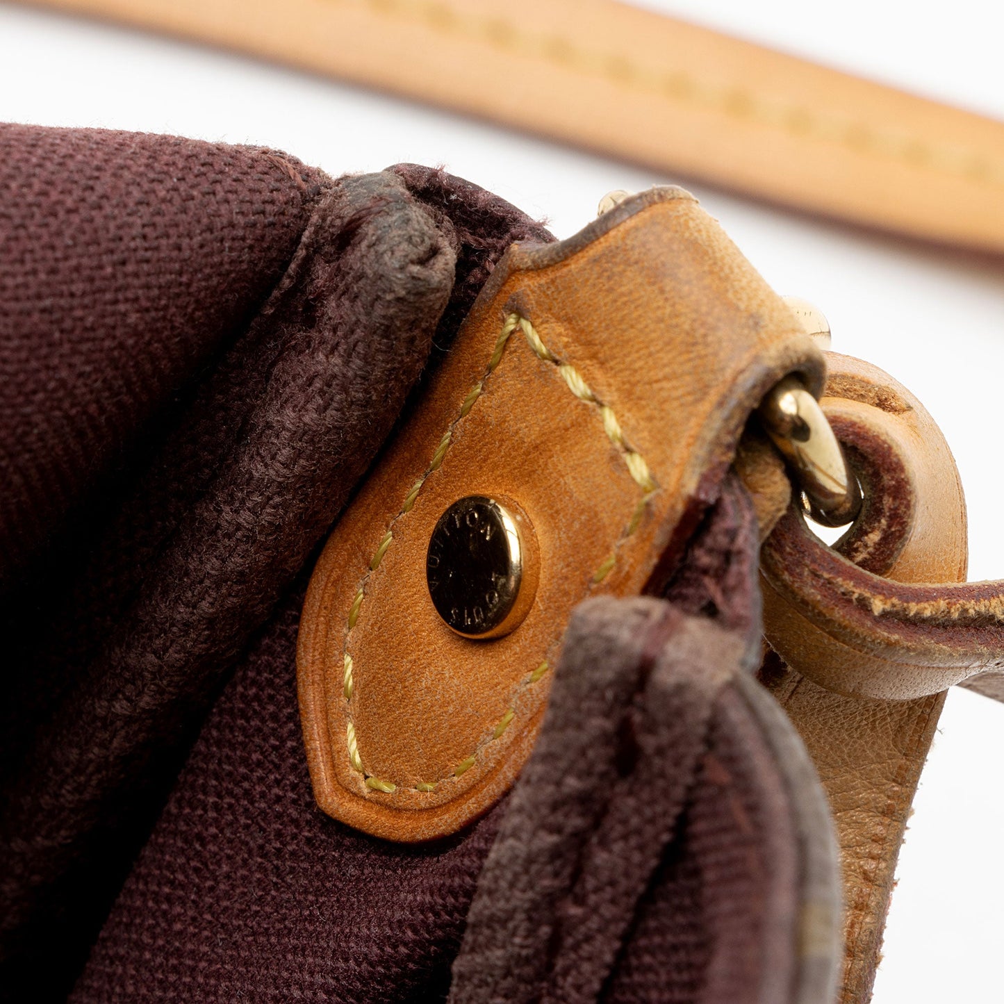 Louis Vuitton Monogram Canvas Favorite MM Shoulder Bag (SHF-Z5GR0S)