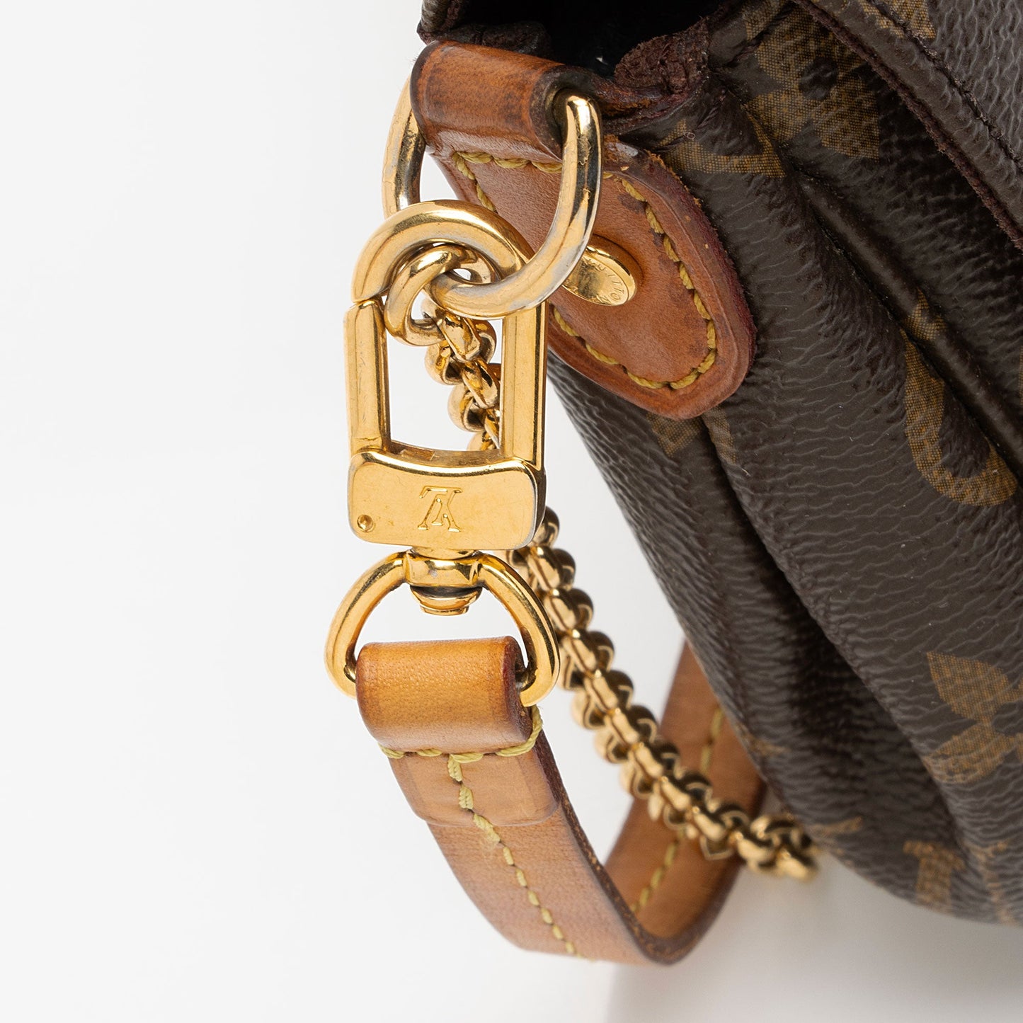 Louis Vuitton Monogram Canvas Favorite PM Shoulder Bag (SHF-HS9D4u)