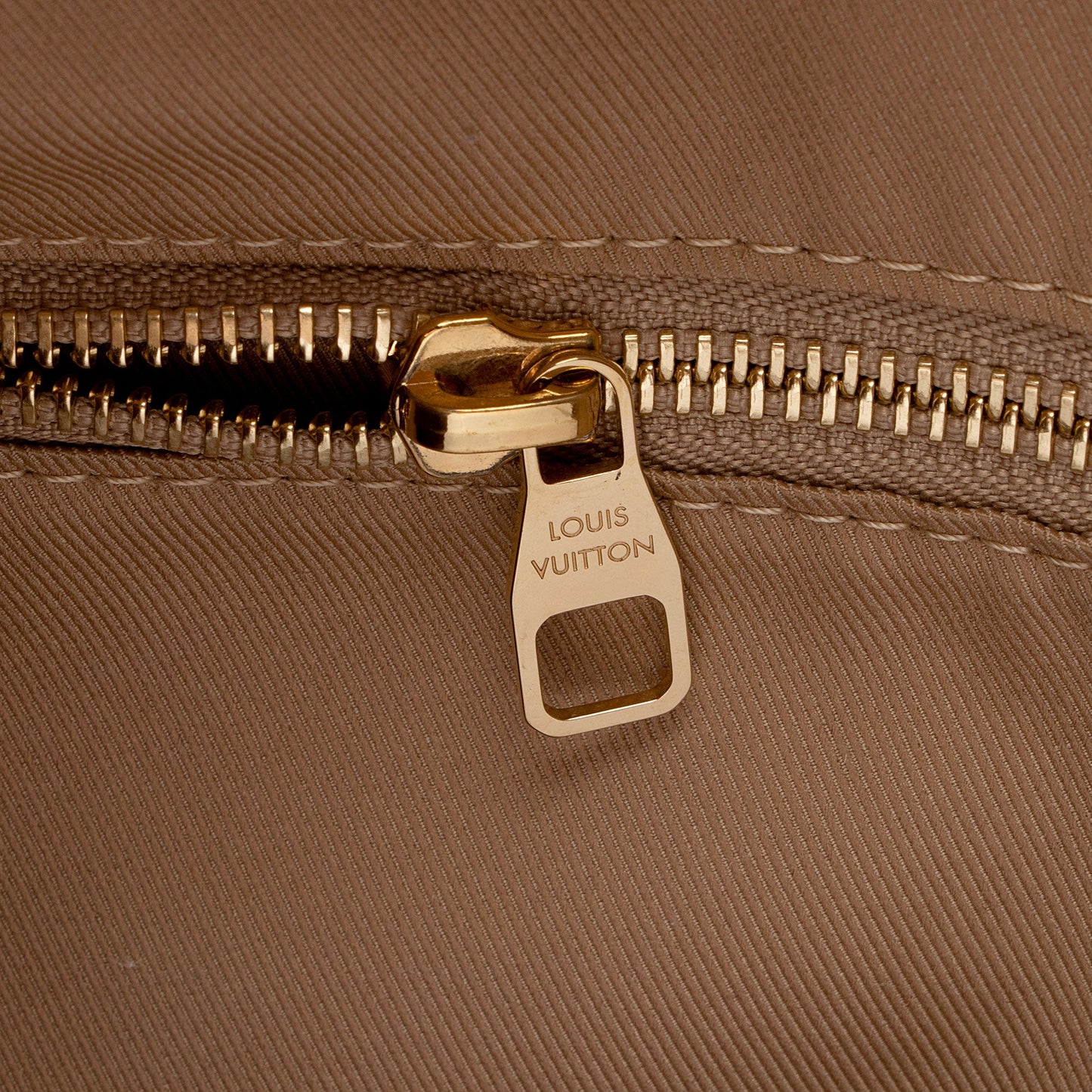 Louis Vuitton Monogram Canvas Graceful MM Hobo (SHF-ovfcpu)