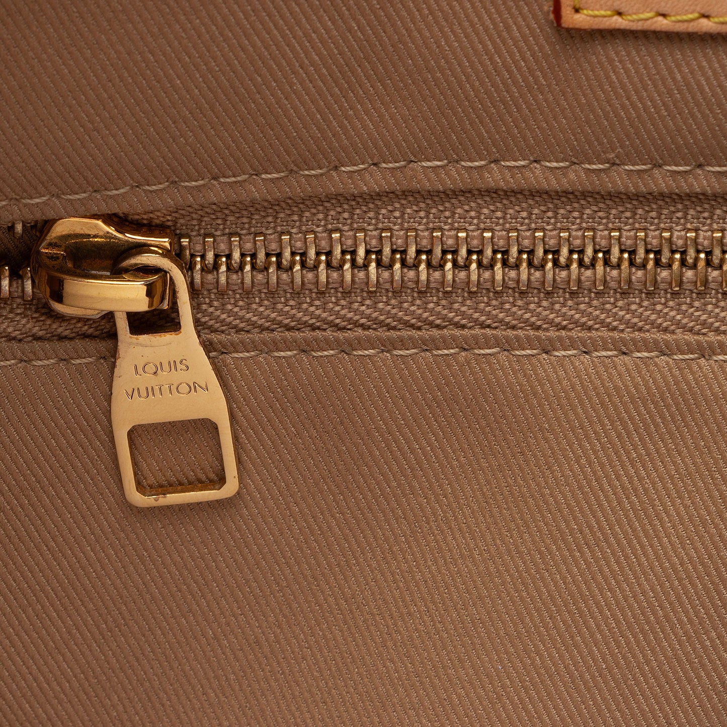 Louis Vuitton Monogram Canvas Graceful PM Hobo (SHF-4e1adL)