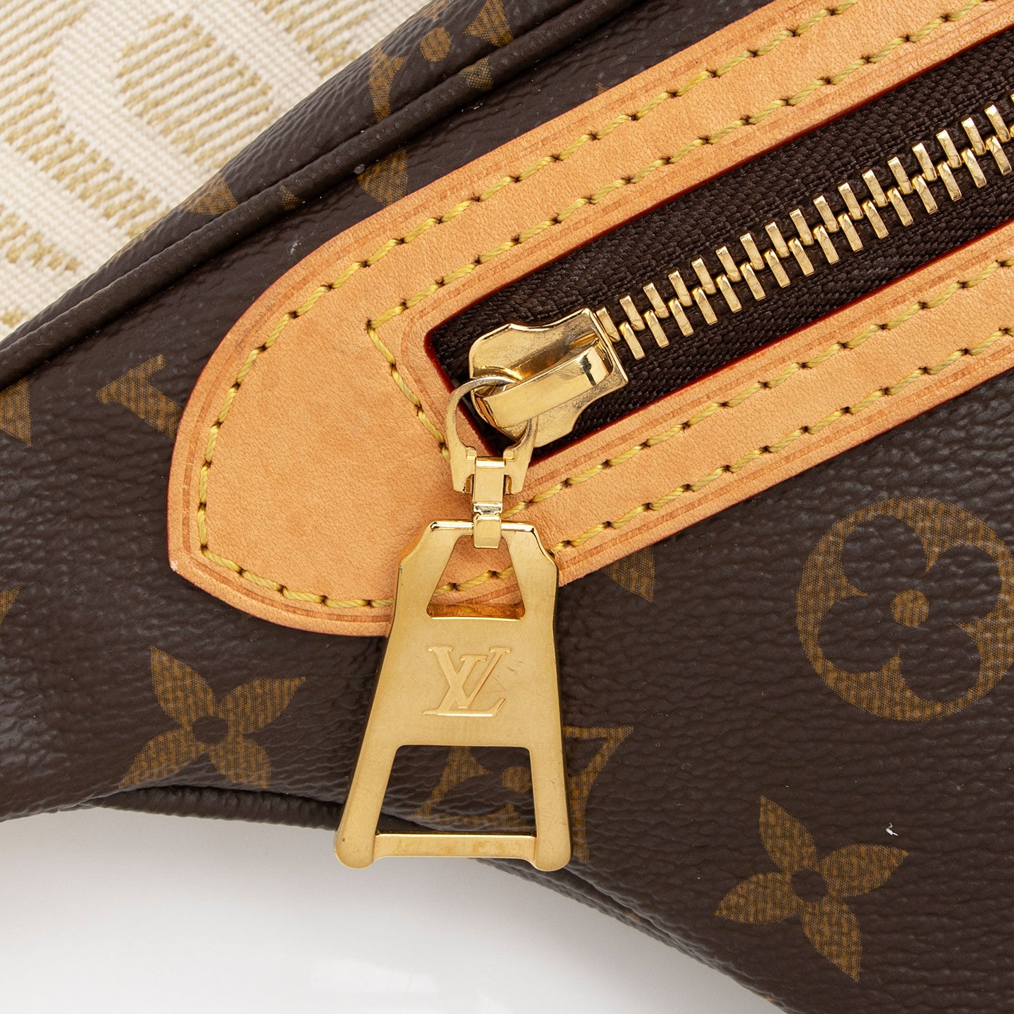 Louis Vuitton Monogram Canvas High Rise Bumbag (SHF-L7Mce0)