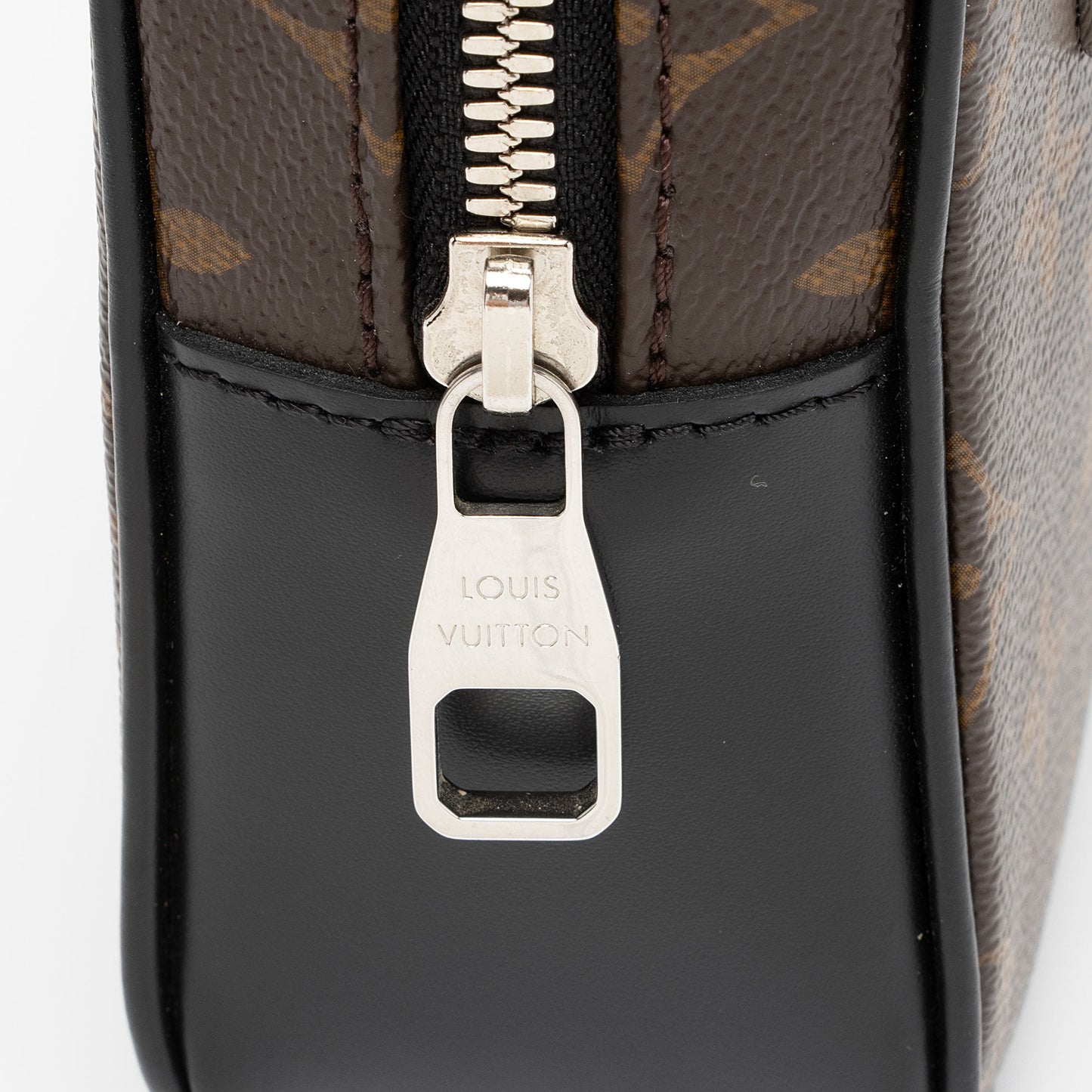 Louis Vuitton Monogram Macassar Kasai Clutch (SHF-ZYOQg7)