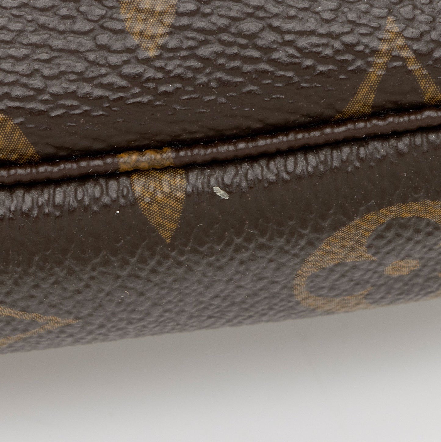 Louis Vuitton Monogram Canvas Mini Pochette Accessoires (SHF-Z2dWSJ)