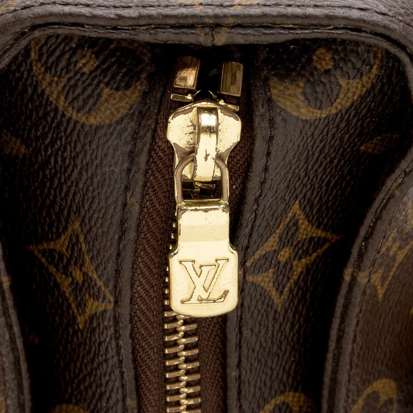 Louis Vuitton Monogram Canvas Multipli-cite Tote (SHF-PGxg2v)