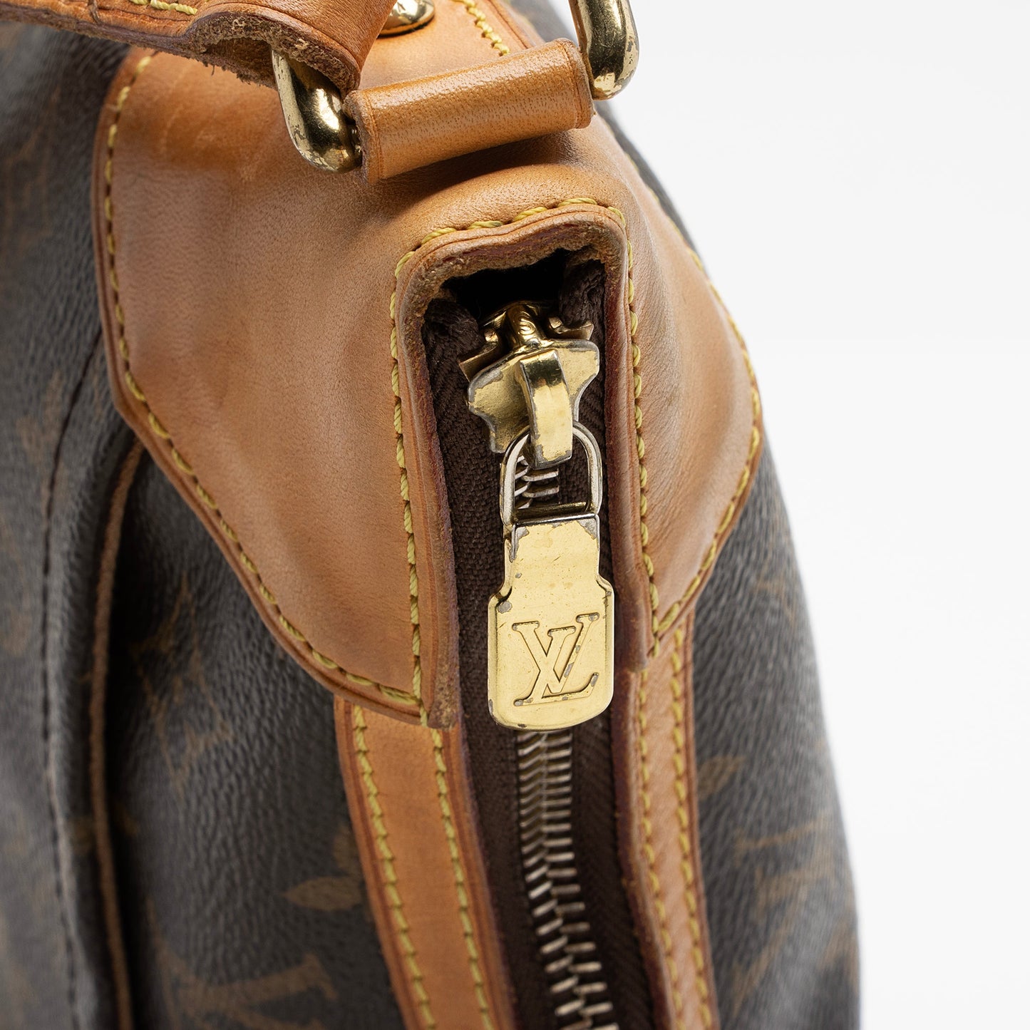 Louis Vuitton Monogram Canvas Odeon MM Shoulder Bag (SHF-YZiYCD)