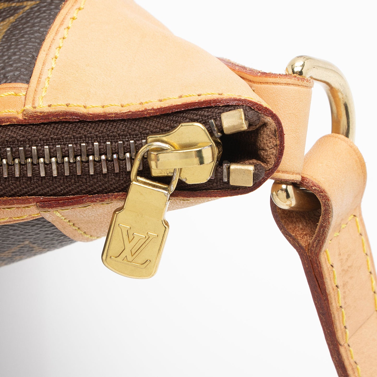 Louis Vuitton Monogram Canvas Odeon PM Shoulder Bag (SHF-YQeYO0)
