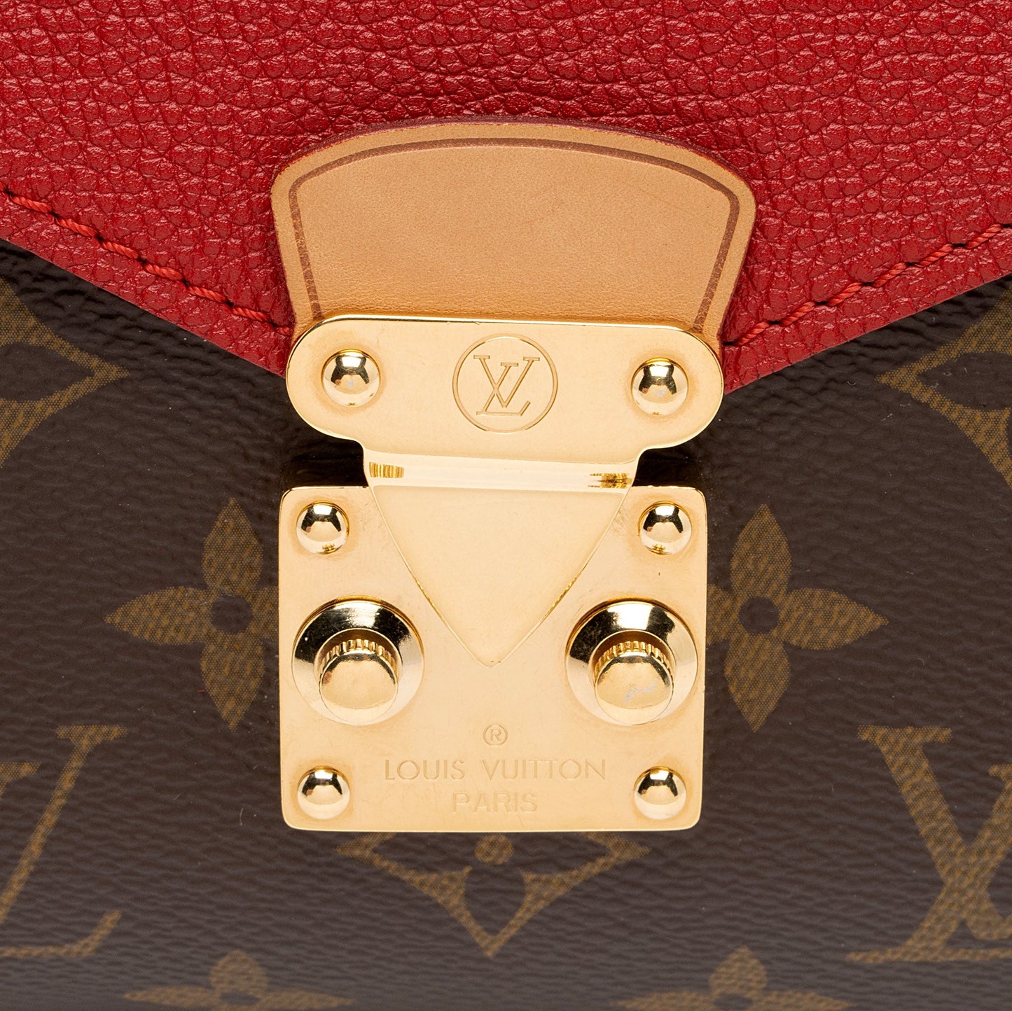 Louis Vuitton Monogram Canvas Pallas Chain Shoulder Bag (SHF-0DnP5y)