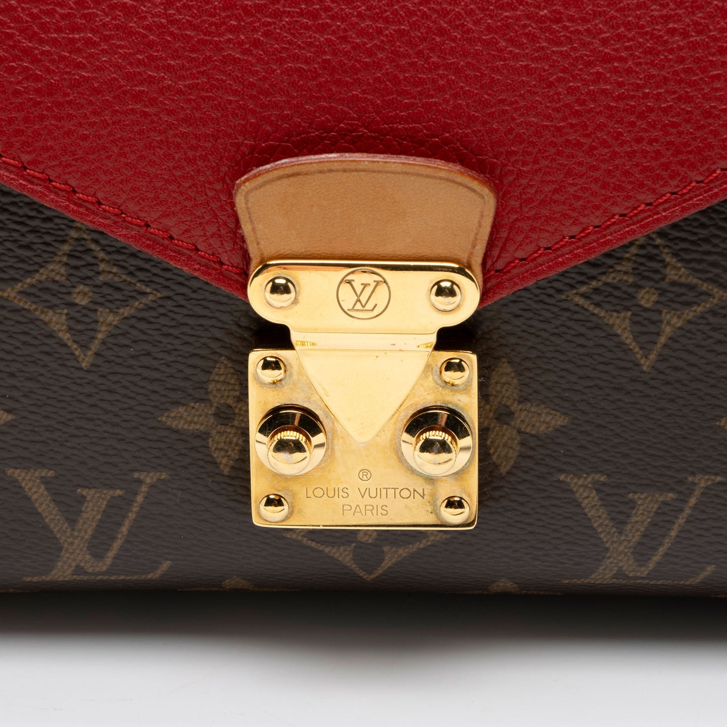 Louis Vuitton Monogram Canvas Pallas Chain Shoulder Bag (SHF-wOgVXq)