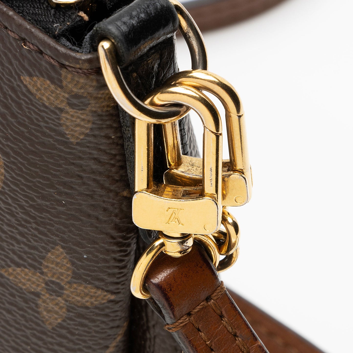 Louis Vuitton Monogram Canvas Pallas Clutch (SHF-0zekHn)
