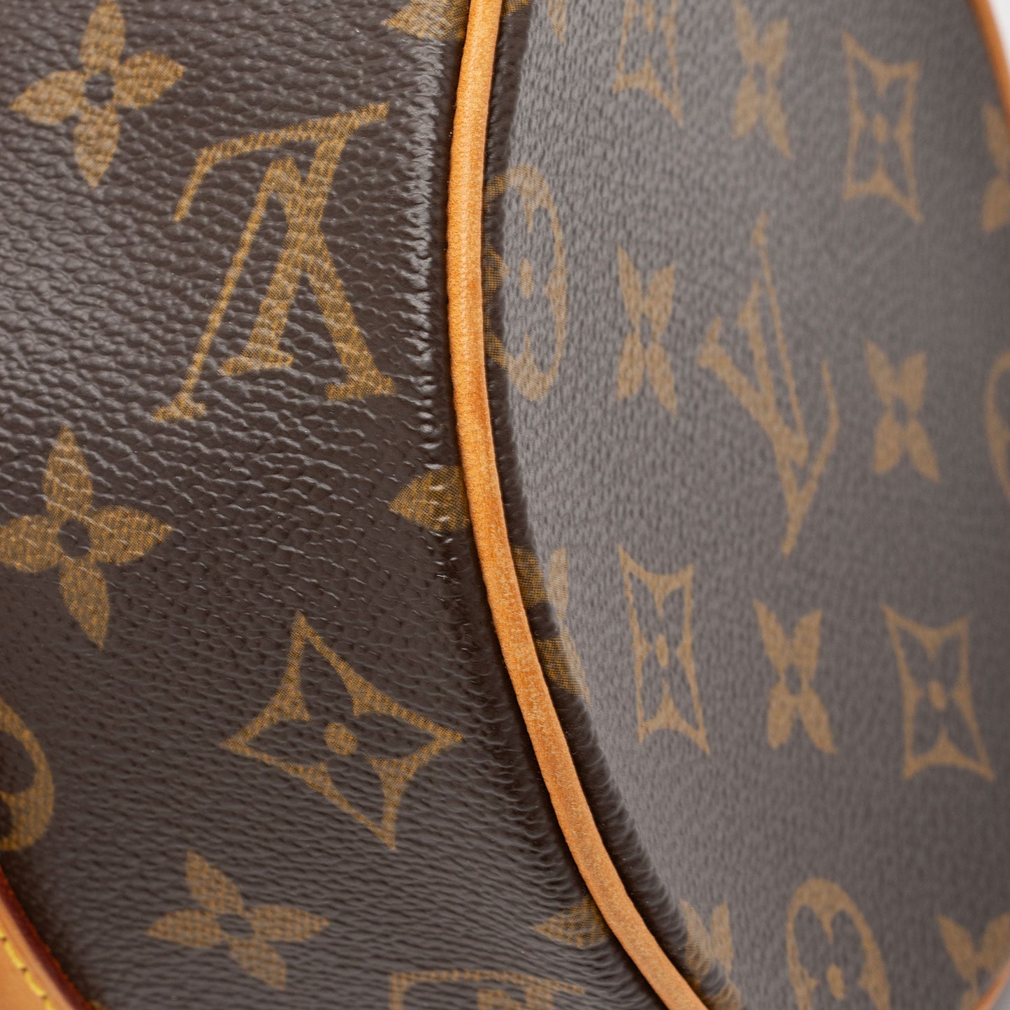 Louis Vuitton Monogram Canvas Papillon 26 Satchel (SHF-KIAxQE)