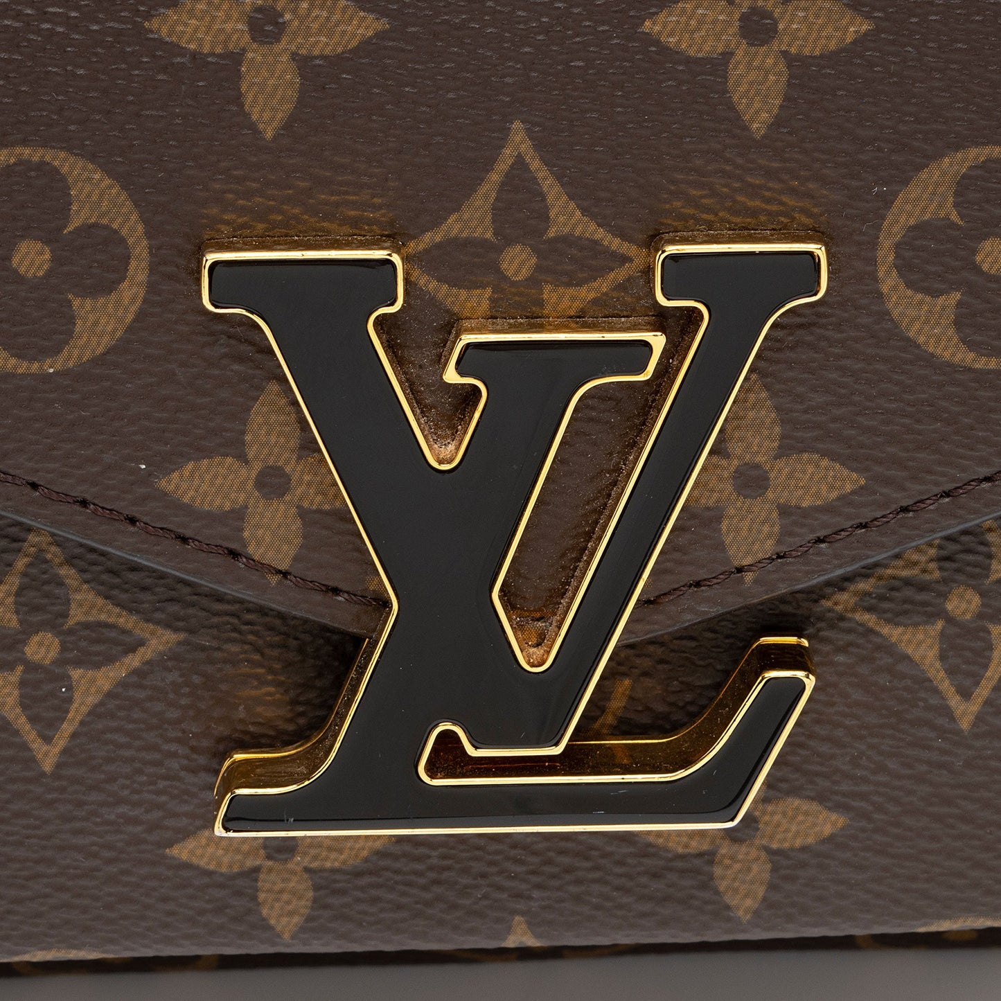 Louis Vuitton Monogram Canvas Passy Shoulder Bag (SHF-Cm87ct)