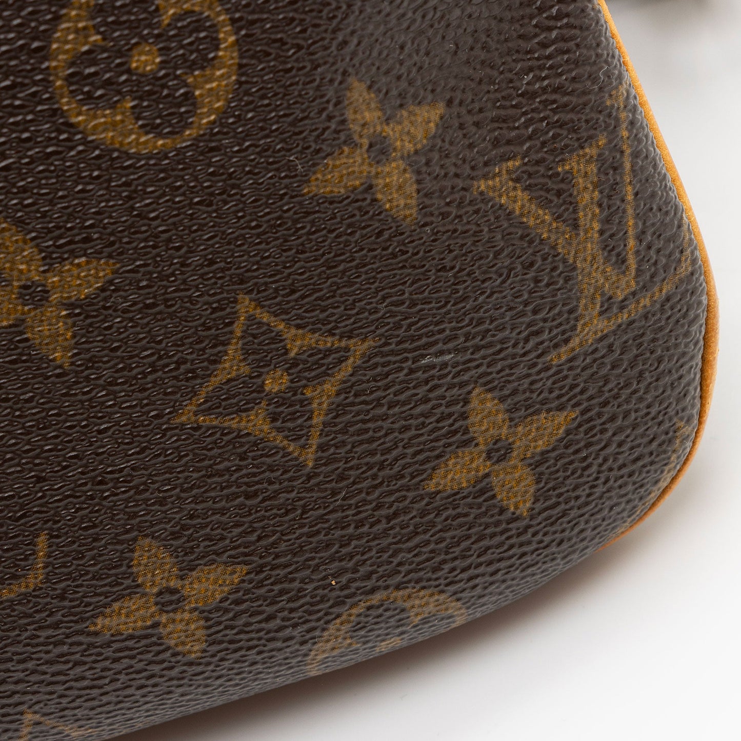 Louis Vuitton Monogram Canvas Pochette Bosphore Messenger (SHF-TsMZfs)