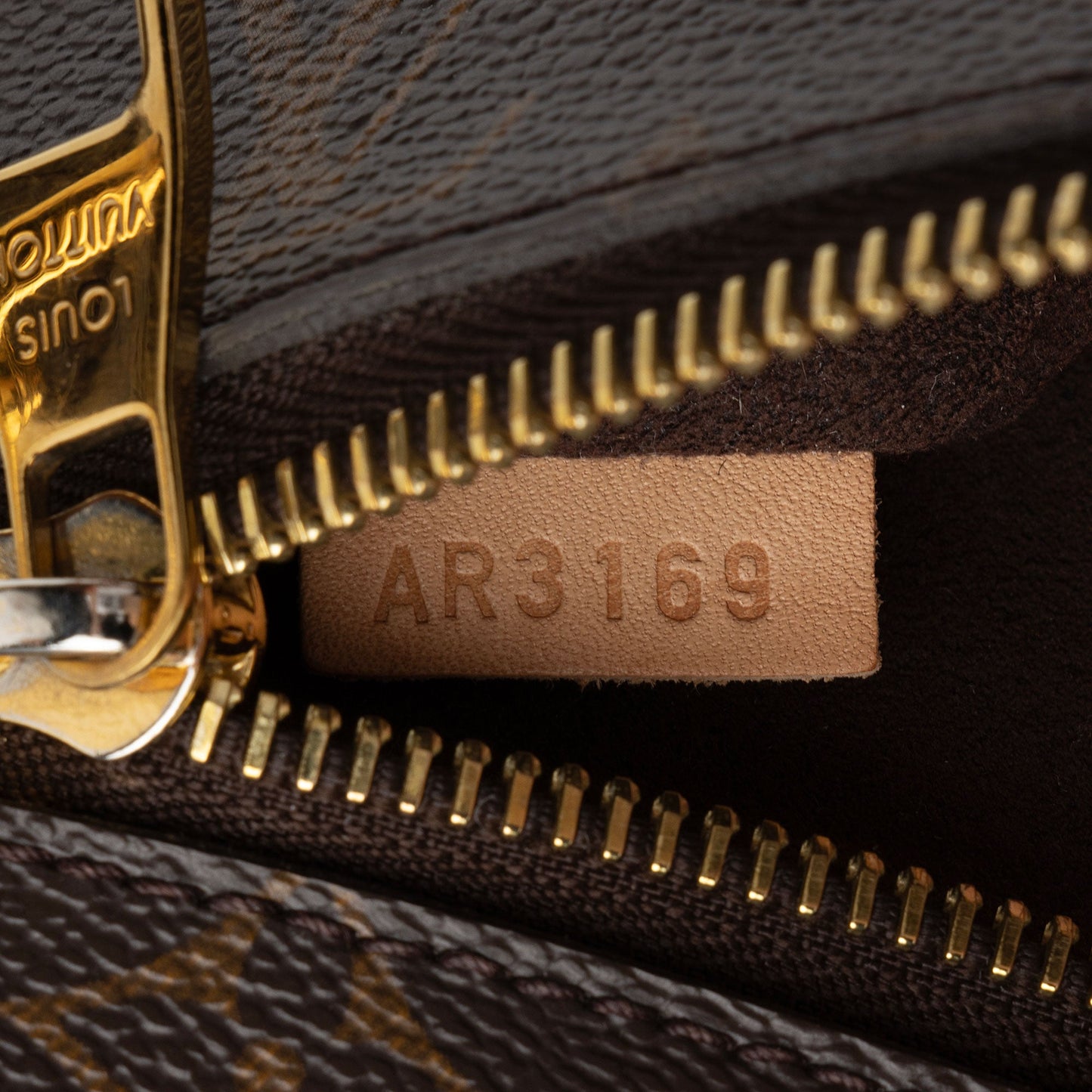 Louis Vuitton Monogram Canvas Pochette Metis Shoulder Bag (SHF-K0SV3p)