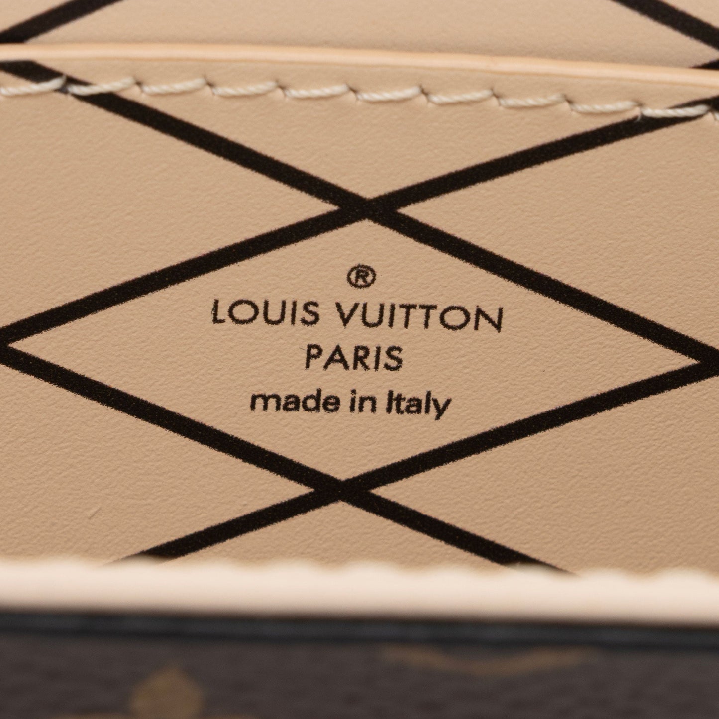 Louis Vuitton Monogram Canvas Pochette Trunk Vertical Shoulder Bag (SHF-9nXL0z)