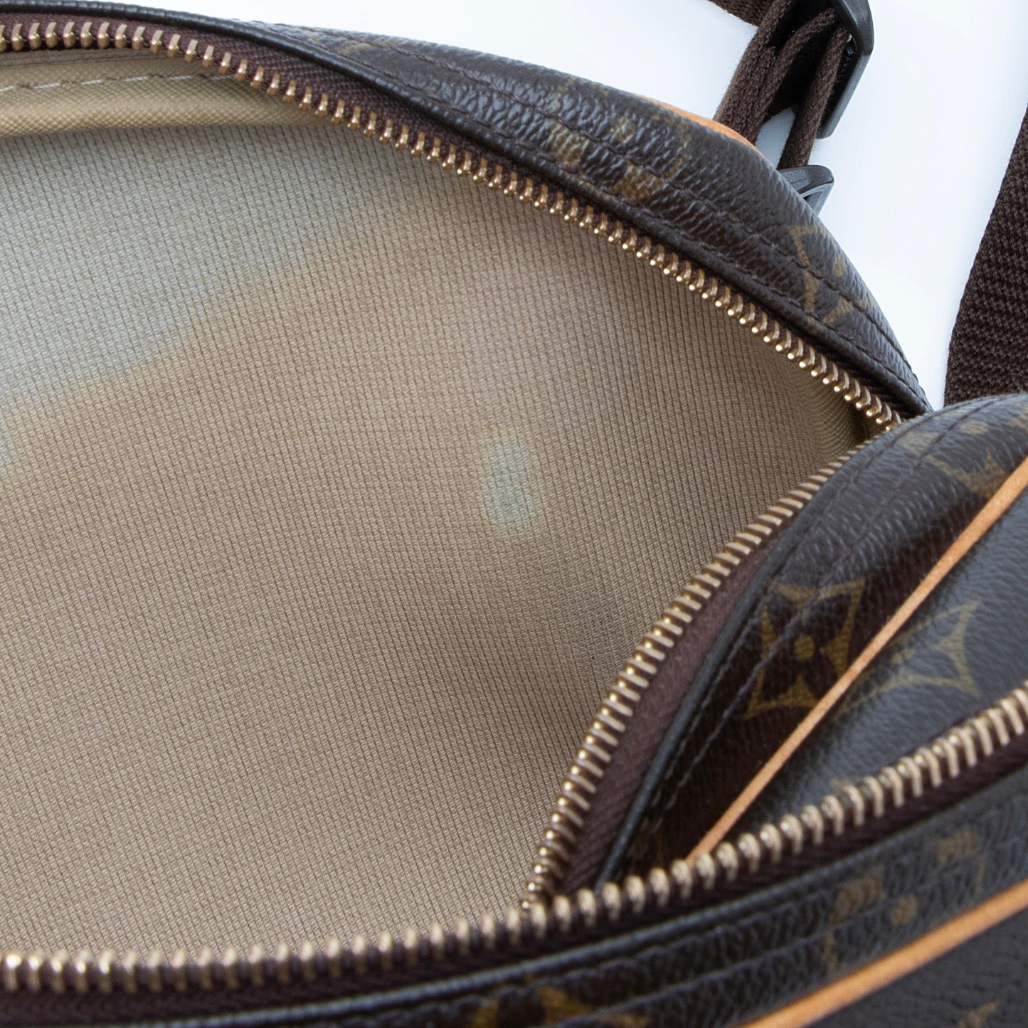 Louis Vuitton Monogram Canvas Reporter PM Messenger Bag (SHF-23169)