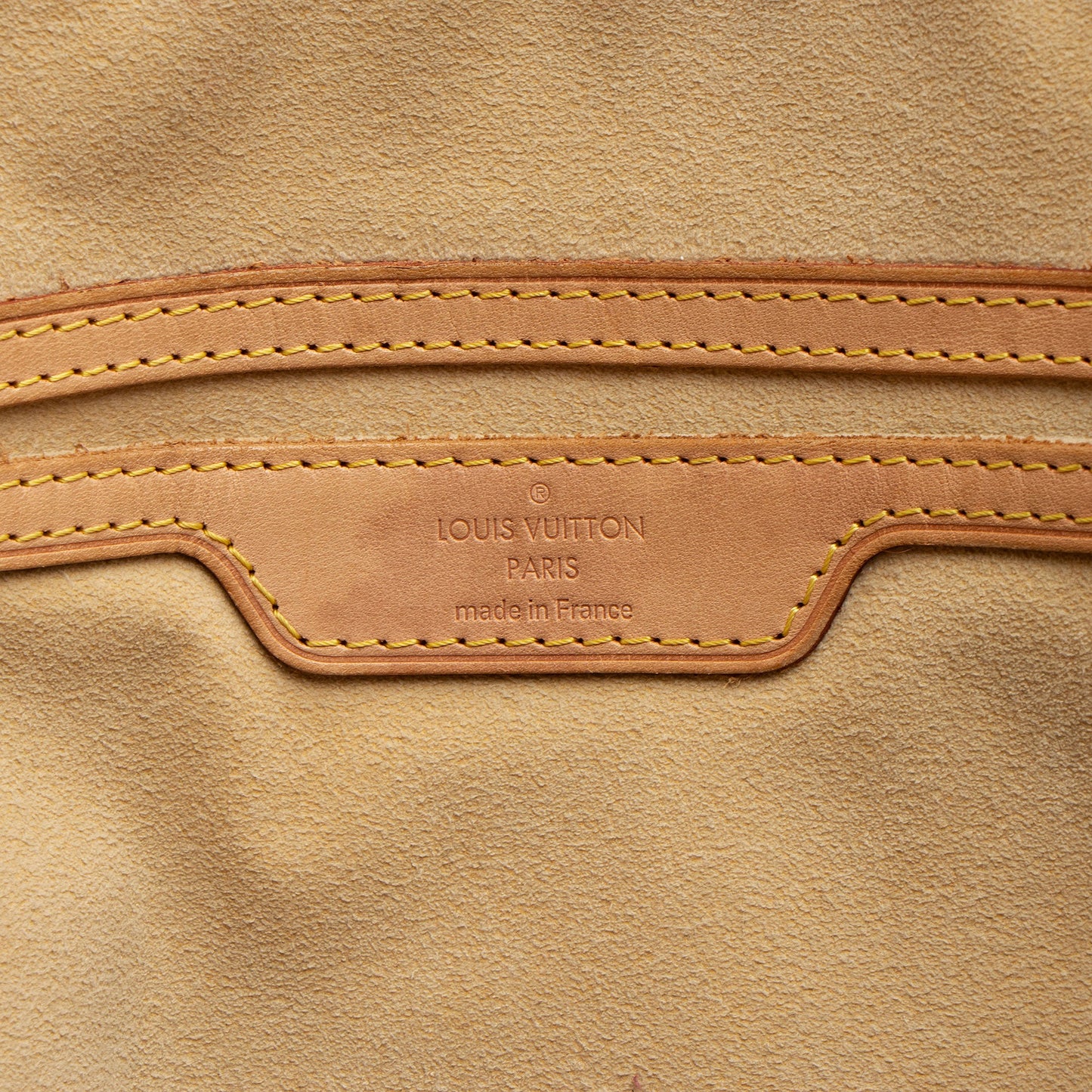 Louis Vuitton Monogram Canvas Retiro PM Satchel (SHF-05kHBQ)