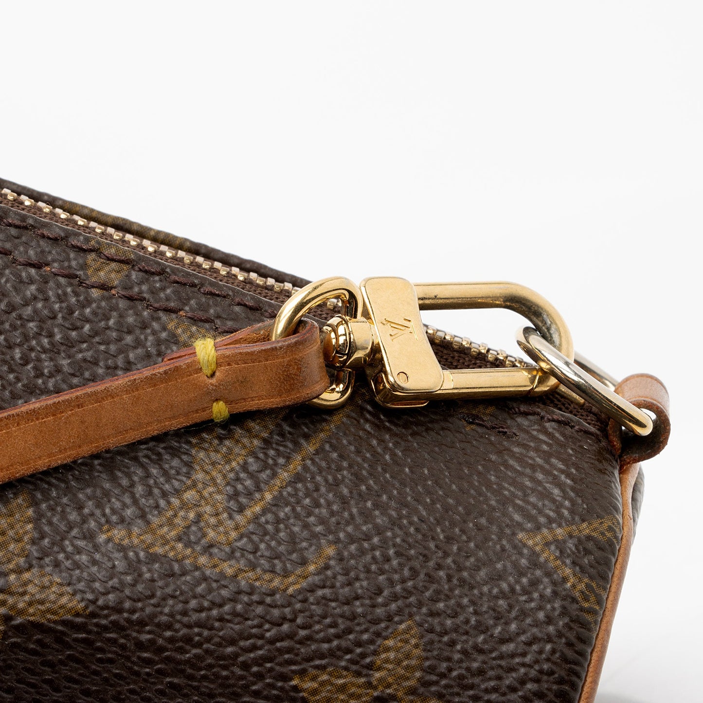 Louis Vuitton Monogram Canvas Round Pochette (SHF-BEaXf8)