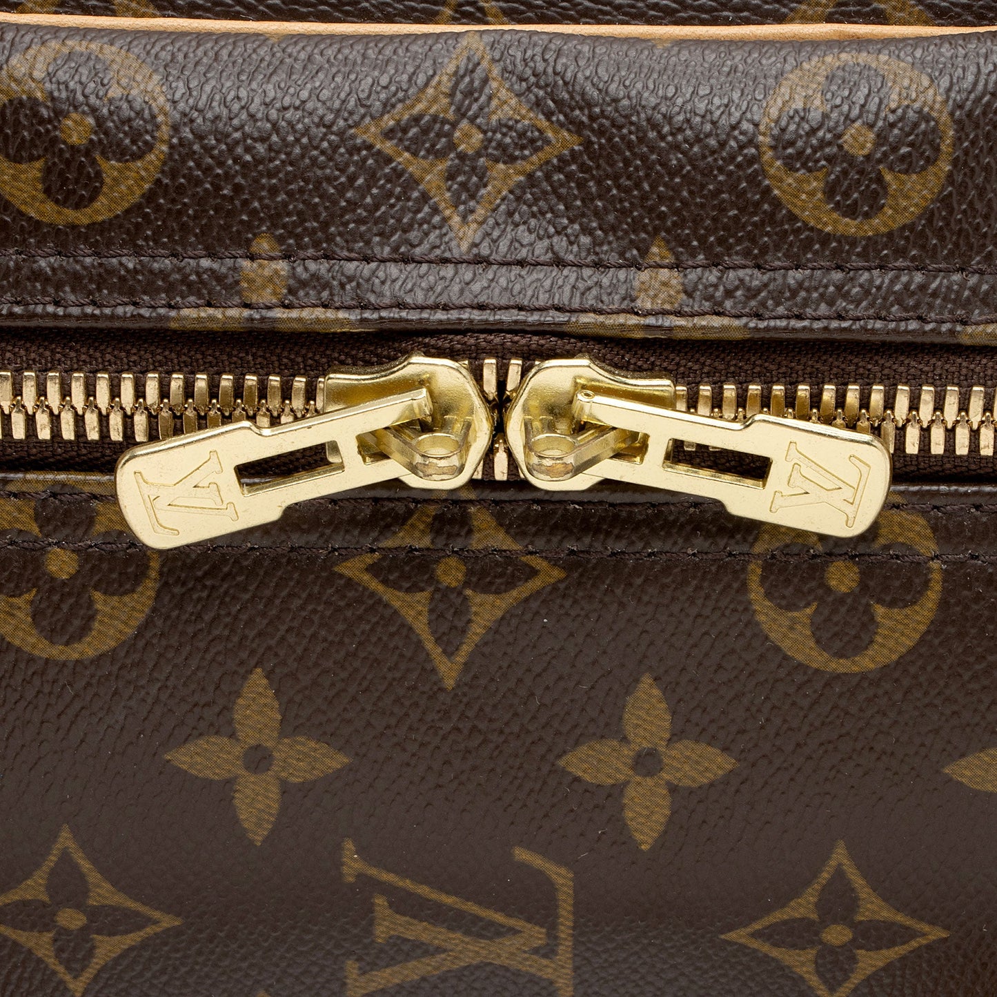 Louis Vuitton Monogram Canvas Sirius 45 Weekender (SHF-NdGwM7)