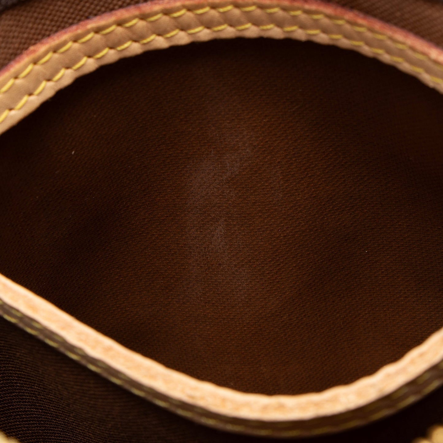 Louis Vuitton Monogram Canvas Speedy 25 Satchel (SHF-zlhtW7)
