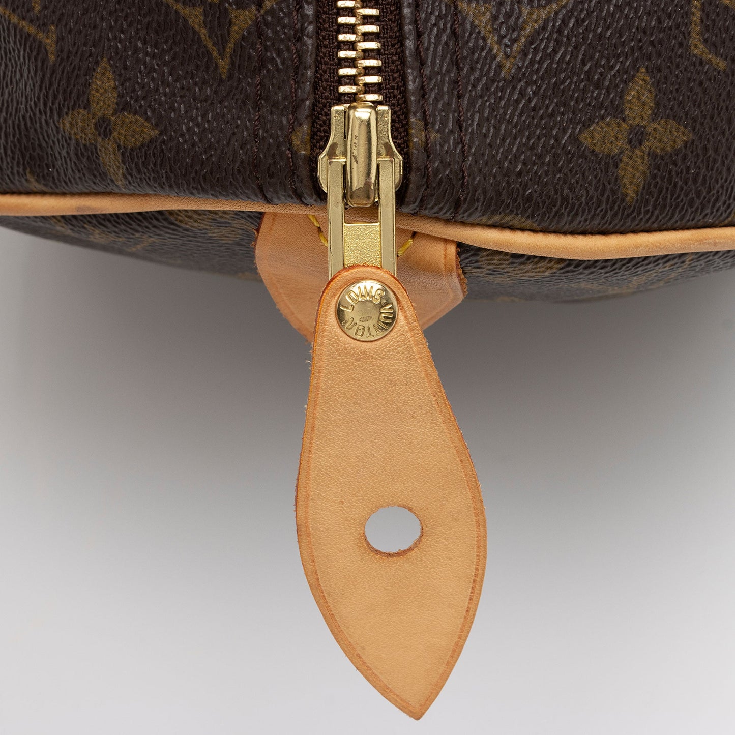 Louis Vuitton Monogram Canvas Speedy 30 Satchel (SHF-E4SXWh)