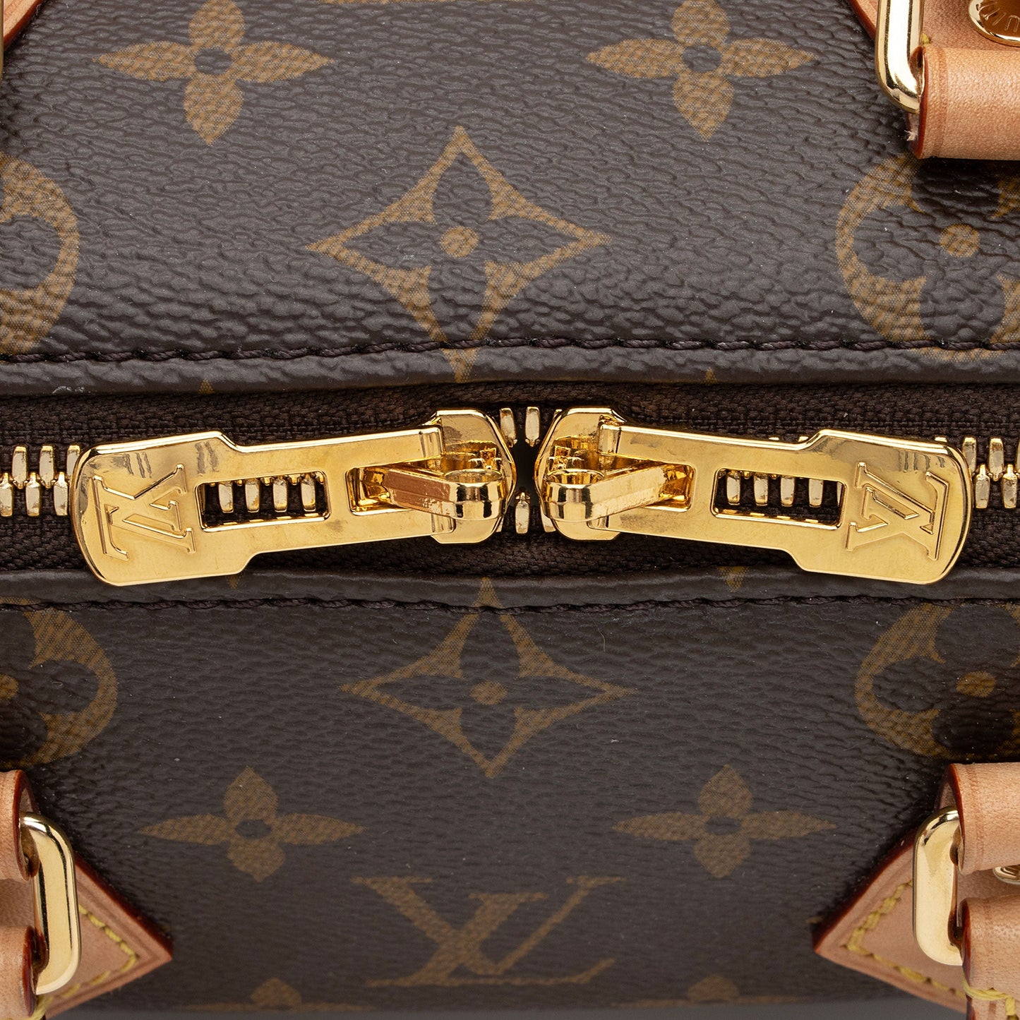 Louis Vuitton Monogram Canvas Speedy Bandouliere 20 Satchel (SHF-YSPdP5)