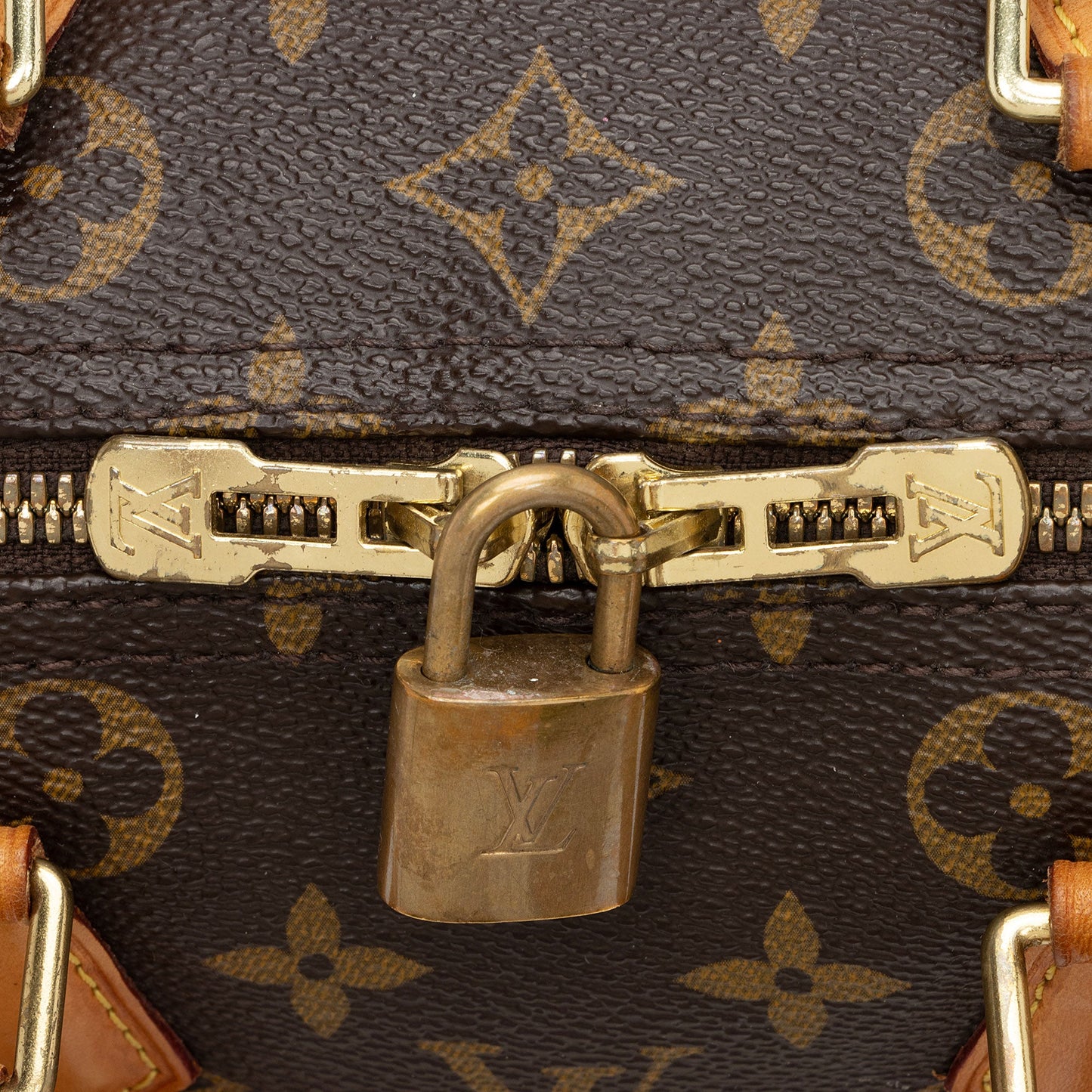 Louis Vuitton Monogram Canvas Speedy Bandouliere 25 Satchel (SHF-b2Jyr0)