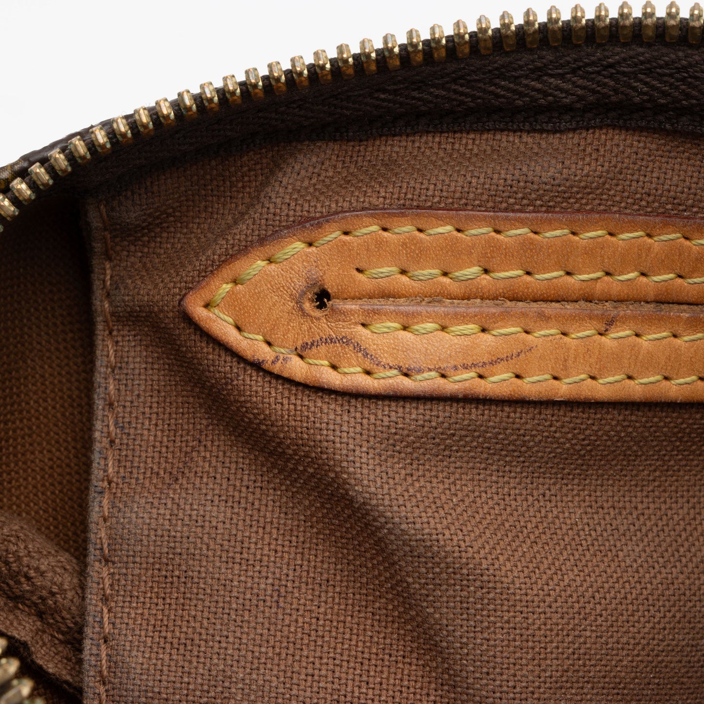 Louis Vuitton Monogram Canvas Speedy Bandouliere 25 Satchel (SHF-b2Jyr0)